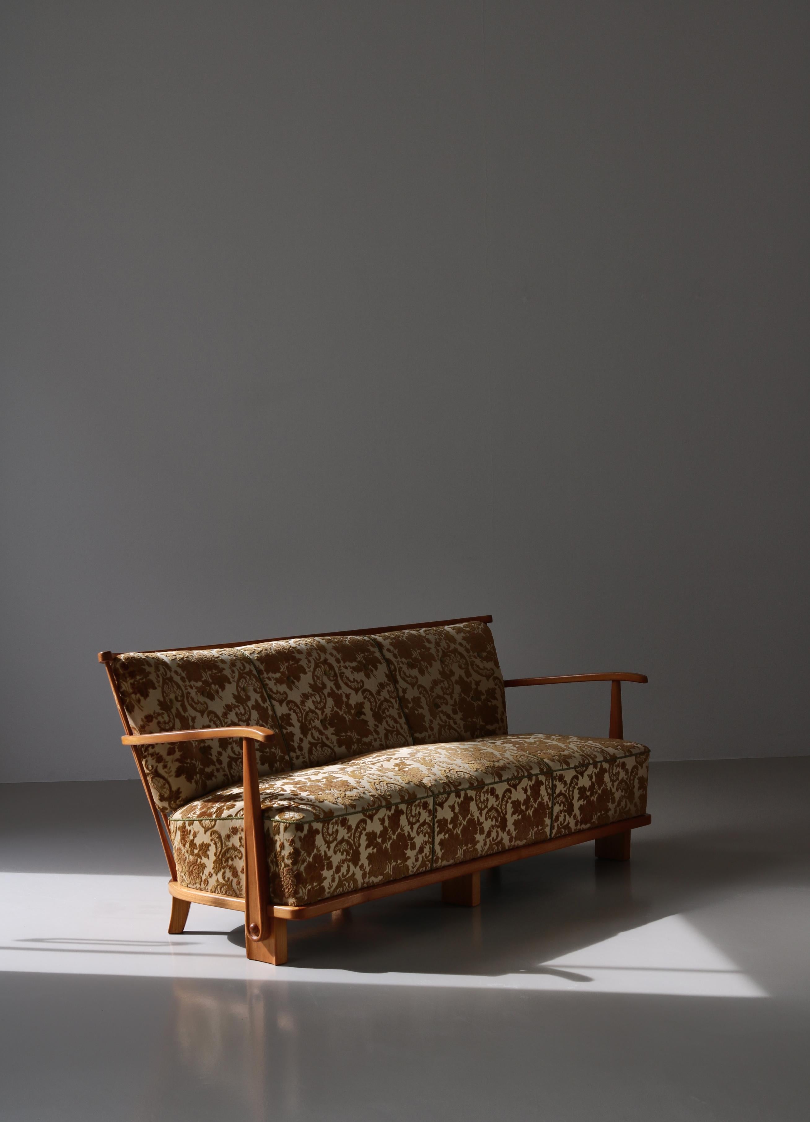 Scandinavian Modern Sofa Model 
