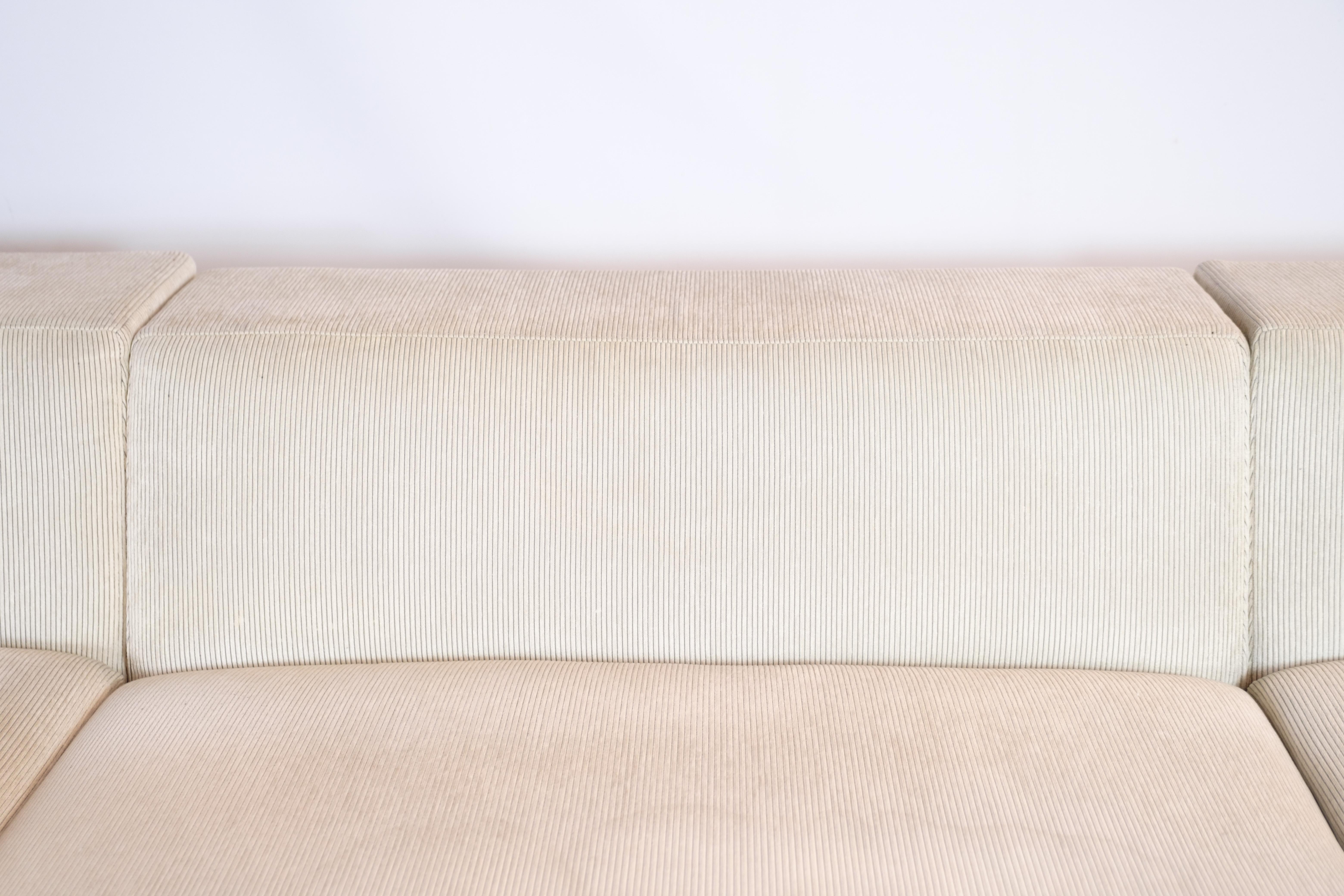 Scandinavian Modern Sofa, Model Baseline Designed by Jens Juul Eilersen For Sale 4