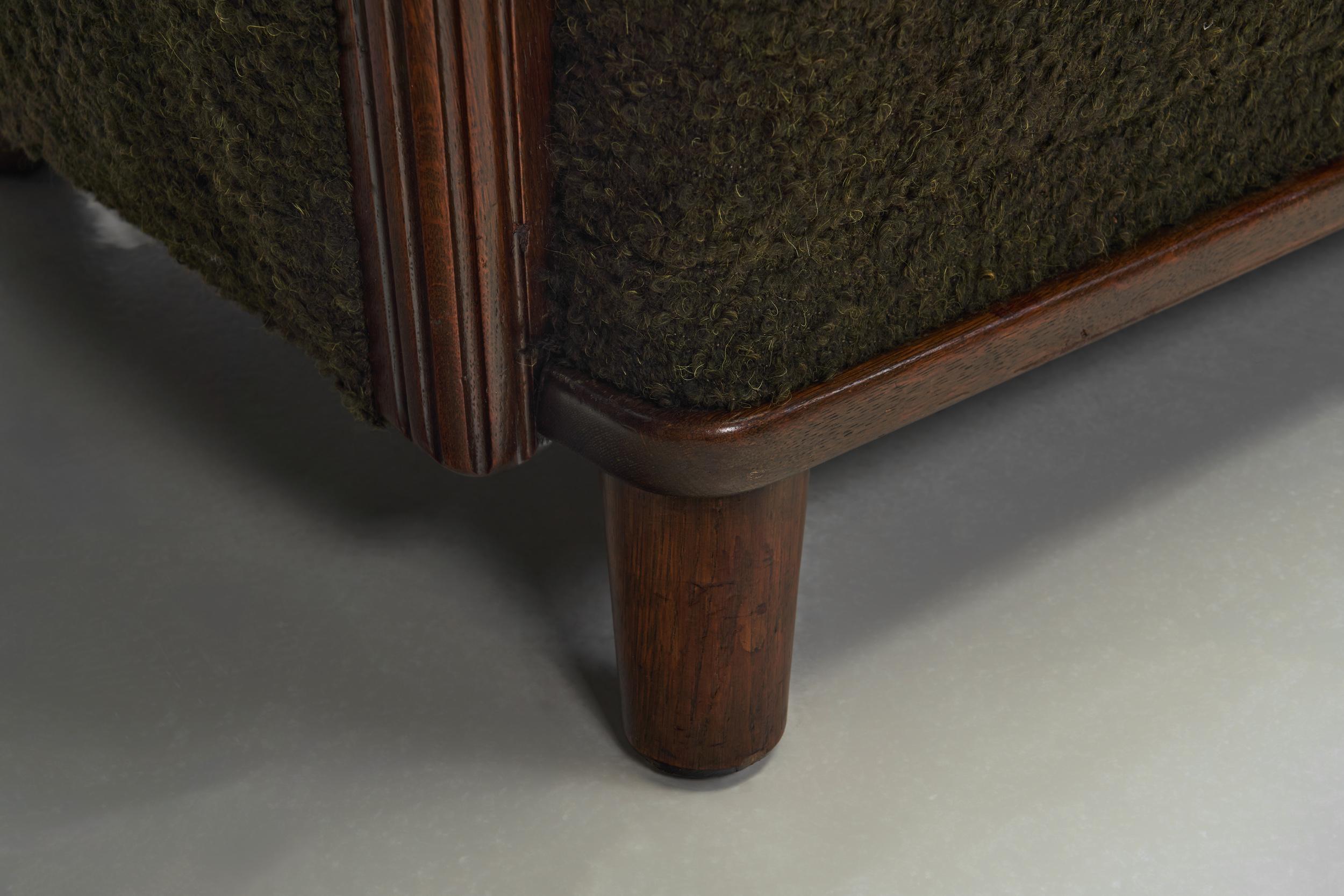 Canapé scandinave moderne avec tapisserie vert foncé, Scandinavie des années 1940 en vente 7