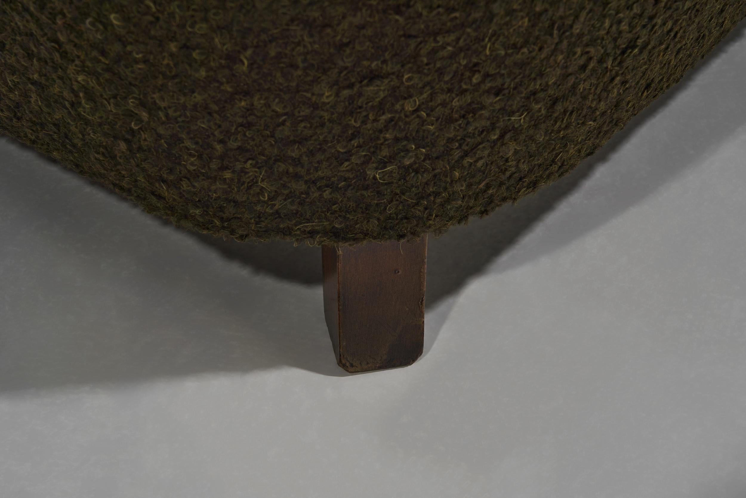 Canapé scandinave moderne avec tapisserie vert foncé, Scandinavie des années 1940 en vente 8