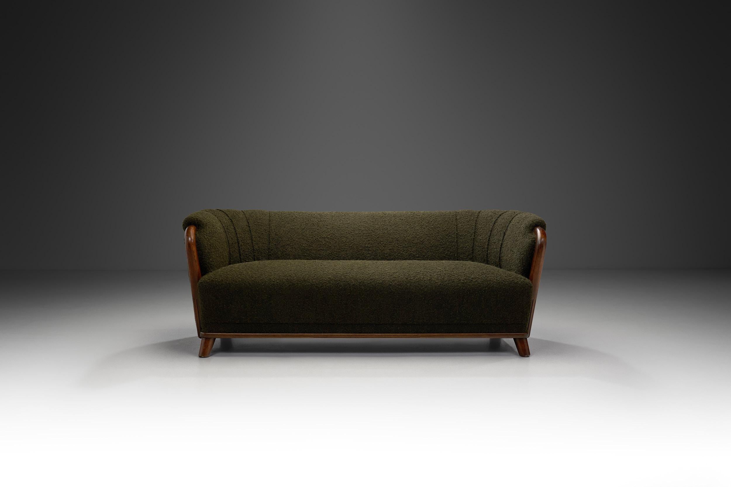 Scandinave moderne Canapé scandinave moderne avec tapisserie vert foncé, Scandinavie des années 1940 en vente
