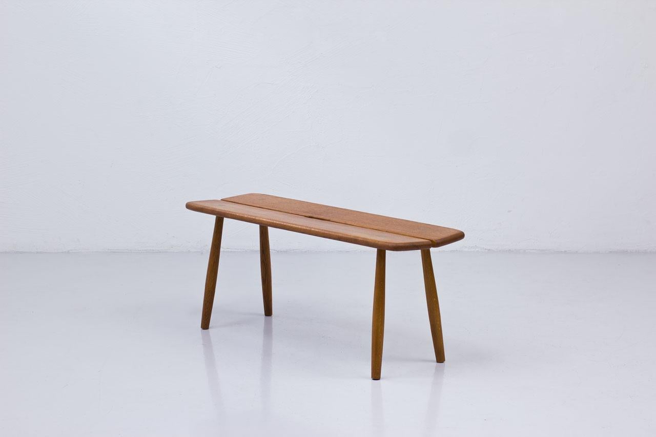 Striking bench designed by Carl Gustaf Boulogner.
Manufactured by AB Bröderna Wigells stolfabrik in Sweden during the 1950s. Made from solid oak. with very nice details and joinery.
The bench is in very good vintage condition with minor signs of