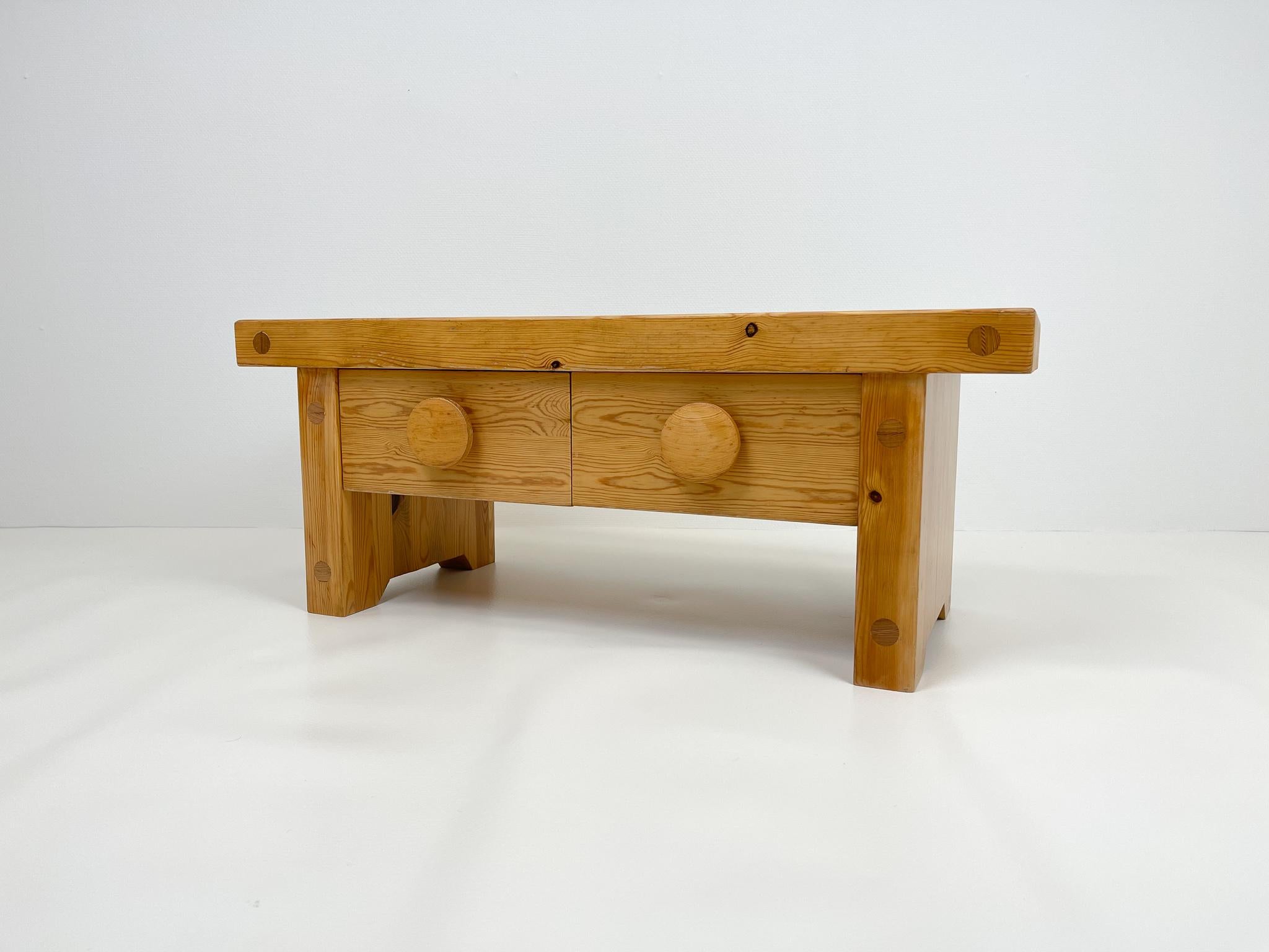 Swedish Scandinavian Modern Solid Pine Bench by Fröseke, Furniture Maker in Sweden, 1970s For Sale