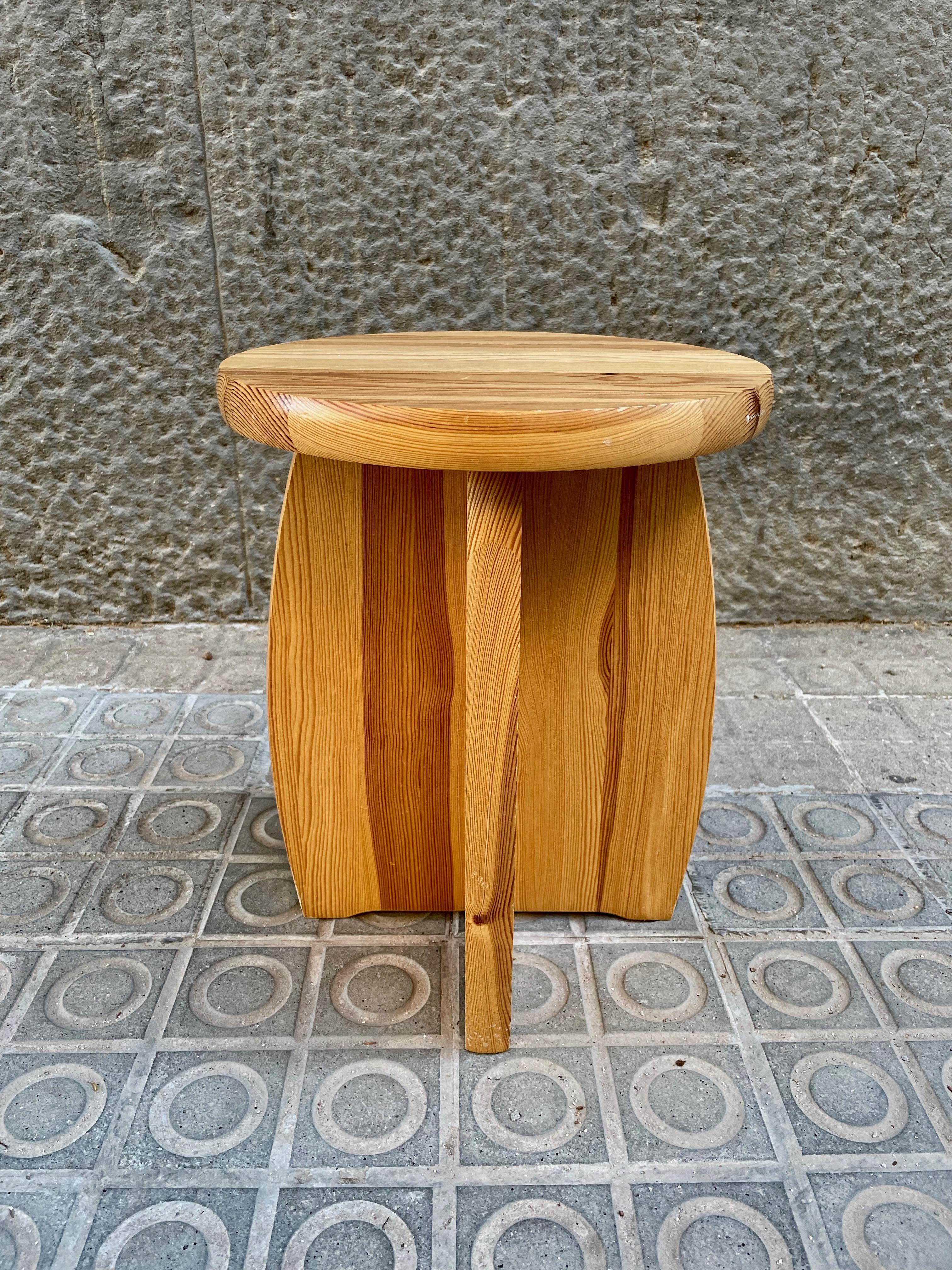 Solid pine stools / side tables manufactured in the 1970s. In the style of Roland Wilhelmsson, Gilbert Marklund, Yngve Ekström, Axel Einar Hjorth etc. Two stools available.