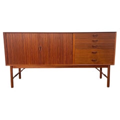 Skandinavische Moderne Massivholz-Credenza aus Teakholz von Peter Hvidt und Orla Mølgaard-Nielsen