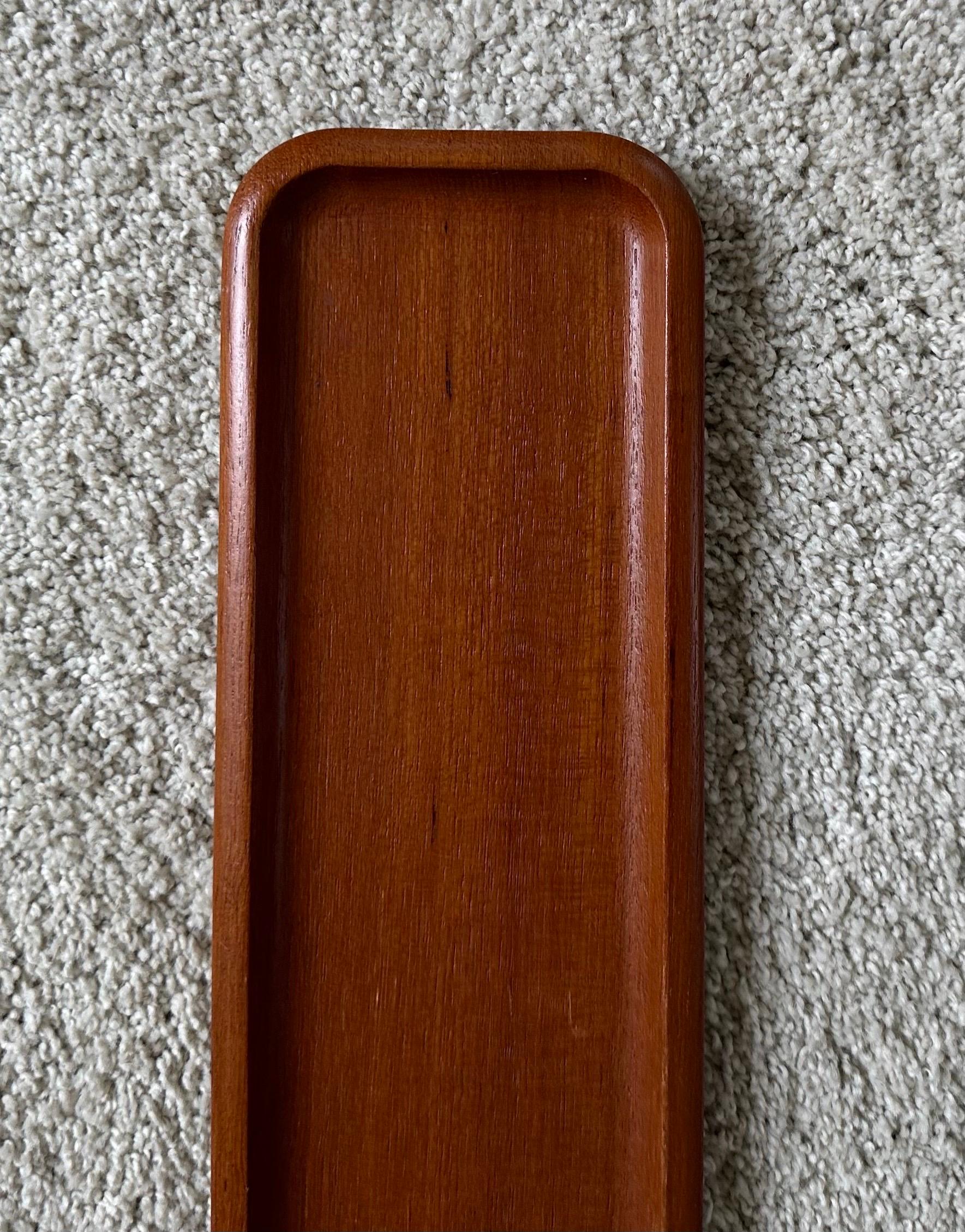 Bandeja larga de teca maciza moderna escandinava de Karl Holmberg para Akta Rara en venta 2