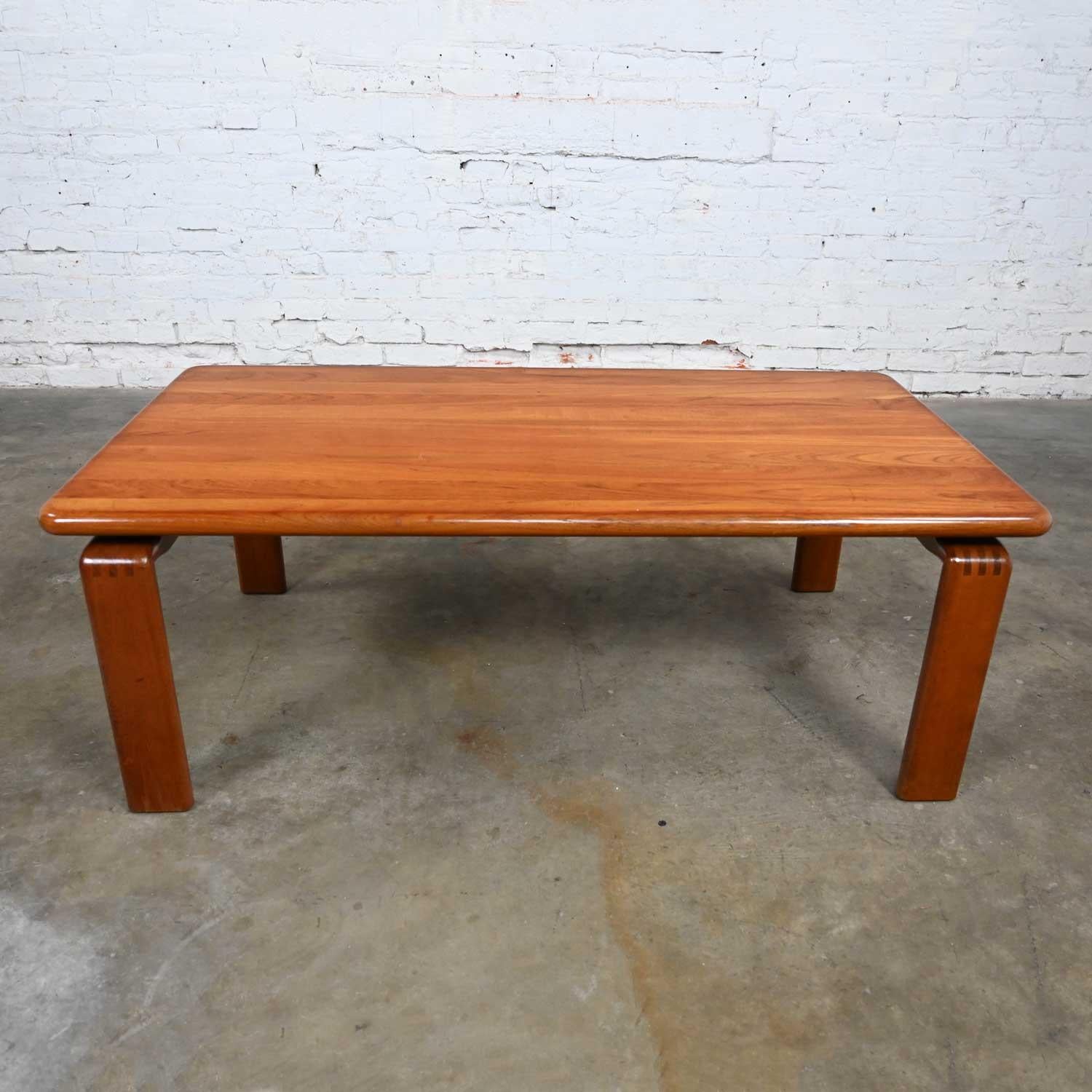 Table basse rectangulaire en teck massif de style scandinave moderne de Westnofa, Norvège Bon état - En vente à Topeka, KS