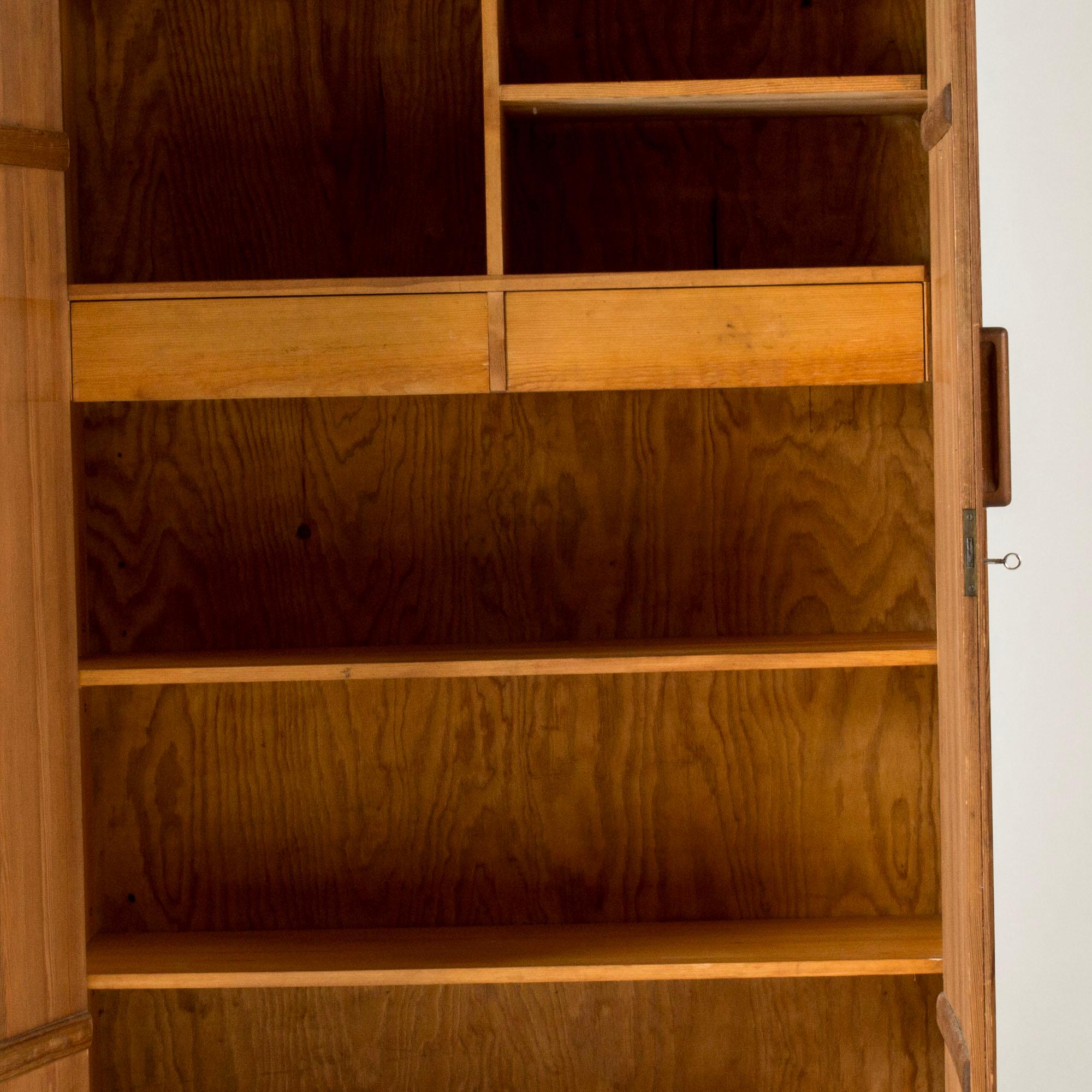 Skandinavischer moderner „Sport“-Schrank, Axel Einar Hjorth, NK, Schweden, 1930er Jahre im Angebot 3