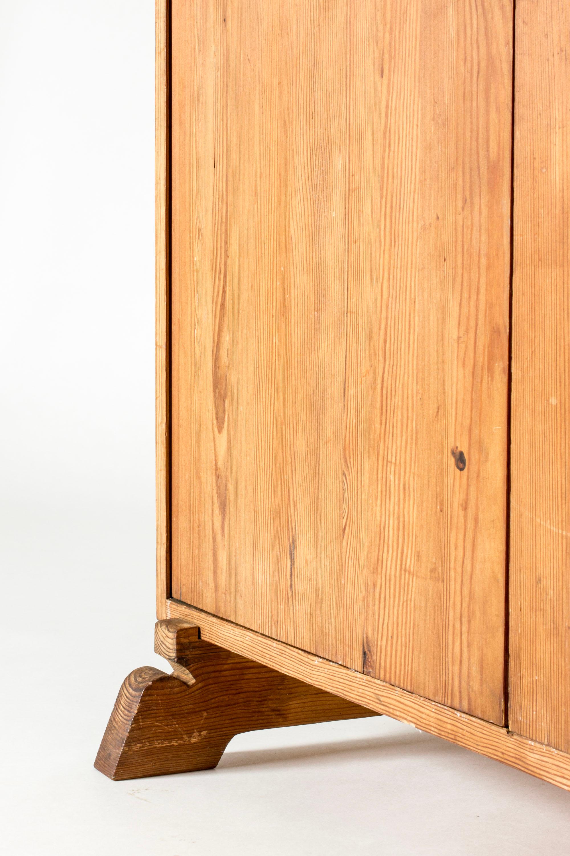 Skandinavischer moderner „Sport“-Schrank, Axel Einar Hjorth, NK, Schweden, 1930er Jahre (Kiefernholz) im Angebot