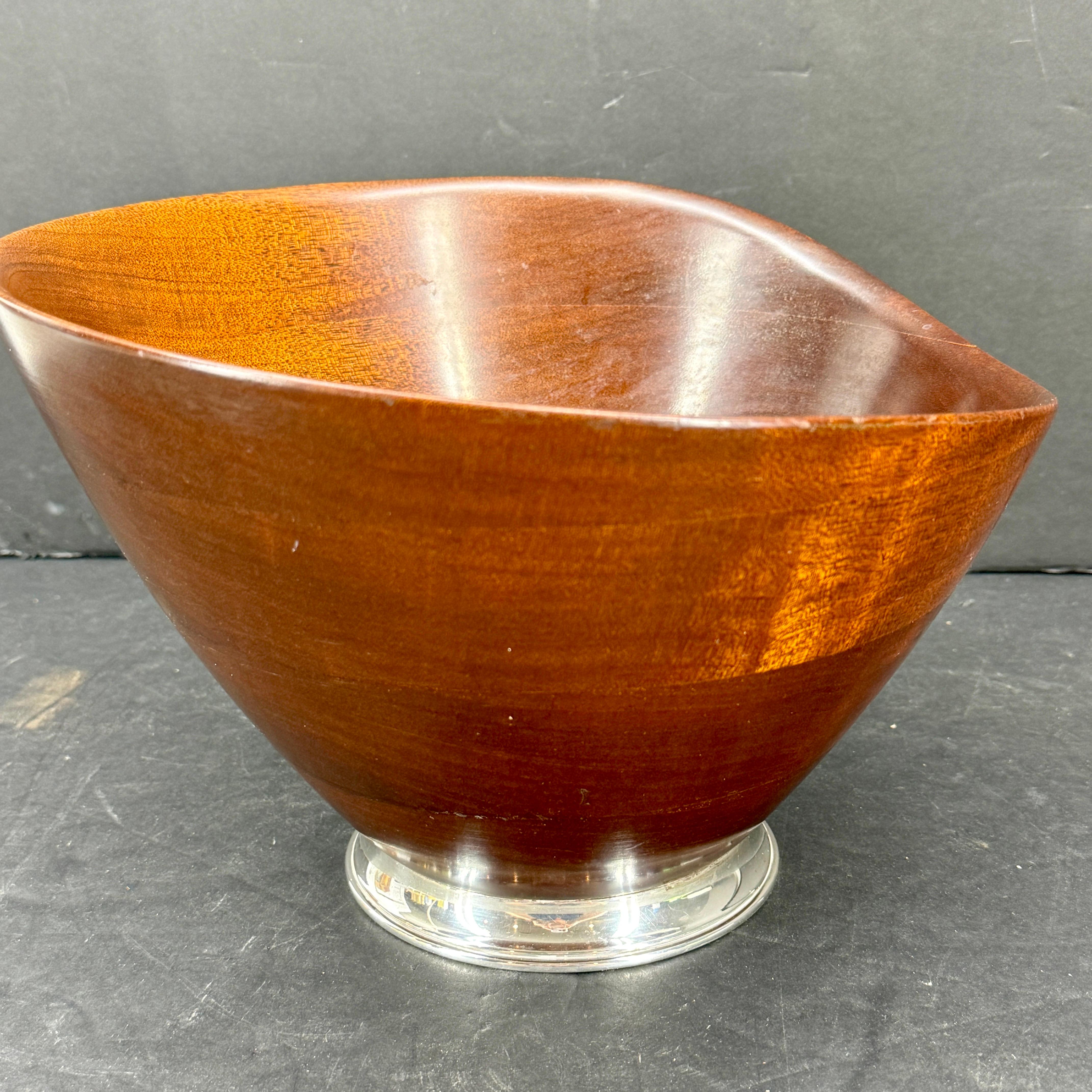 Scandinave moderne Bol scandinave moderne en argent sterling et bois d'acajou en vente