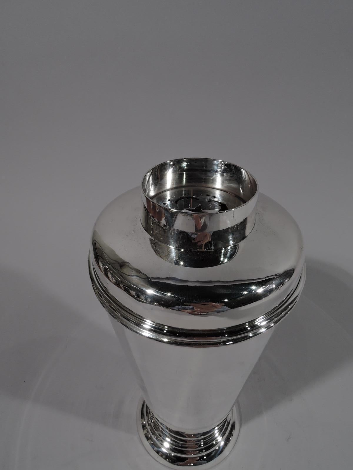 Scandinavian Modern Sterling Silver Cocktail Shaker by Norwegian Maker In Excellent Condition In New York, NY