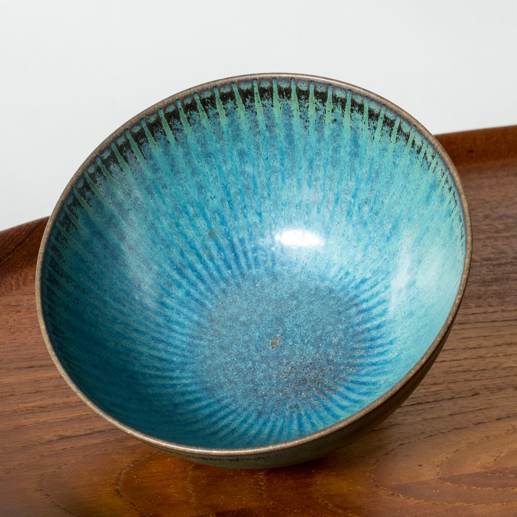 Svedese Scandinavian Modern Stoneware bowl by Stig Lindberg, Gustavsberg, Sweden, 1950s in vendita