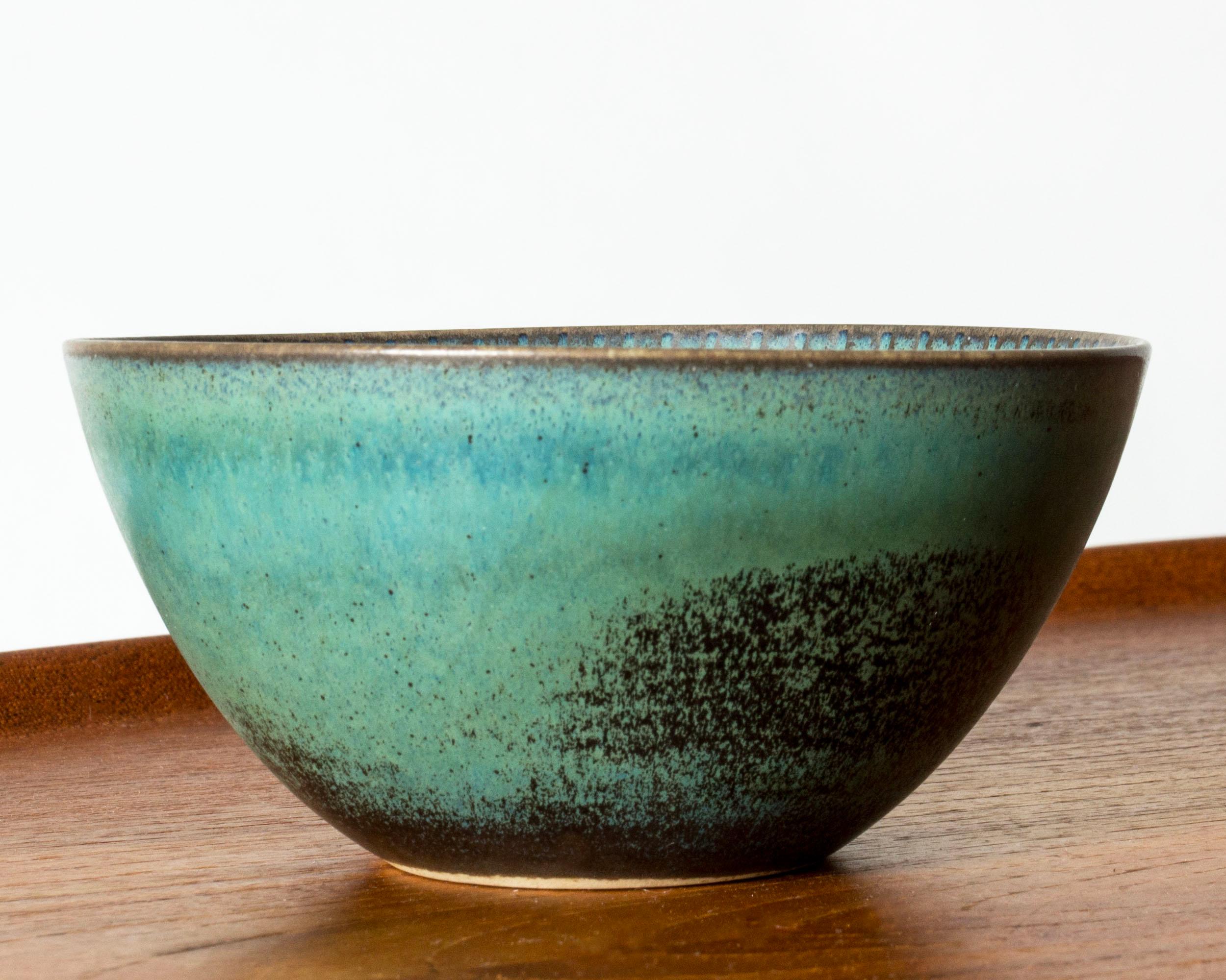 Metà XX secolo Scandinavian Modern Stoneware bowl by Stig Lindberg, Gustavsberg, Sweden, 1950s in vendita