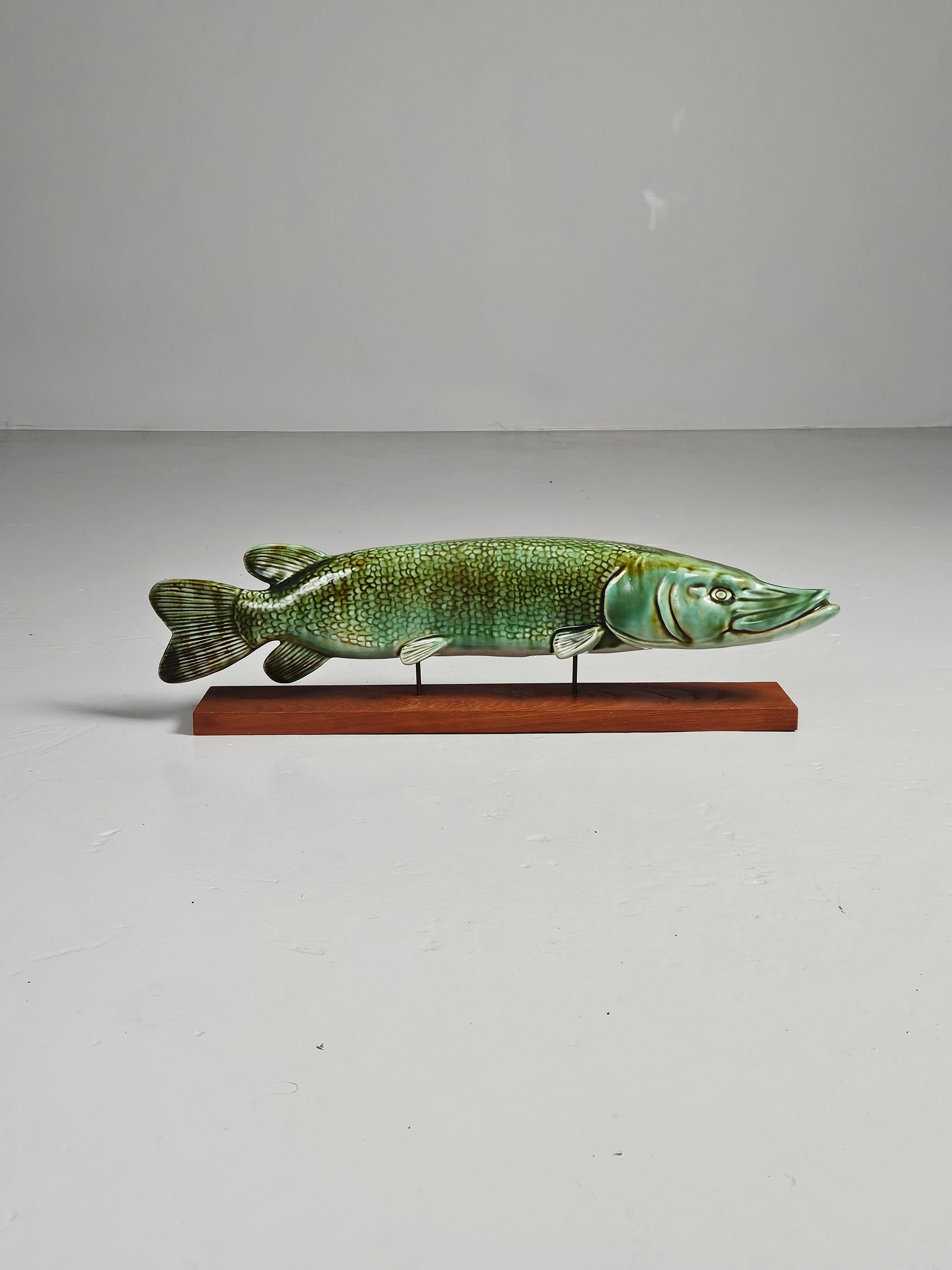 Great stoneware sculpture designed by Sven Wejsfelt for Gustavsberg, Sweden, during the 1980s. 

This pike belongs of the designers series 'Stim'. 