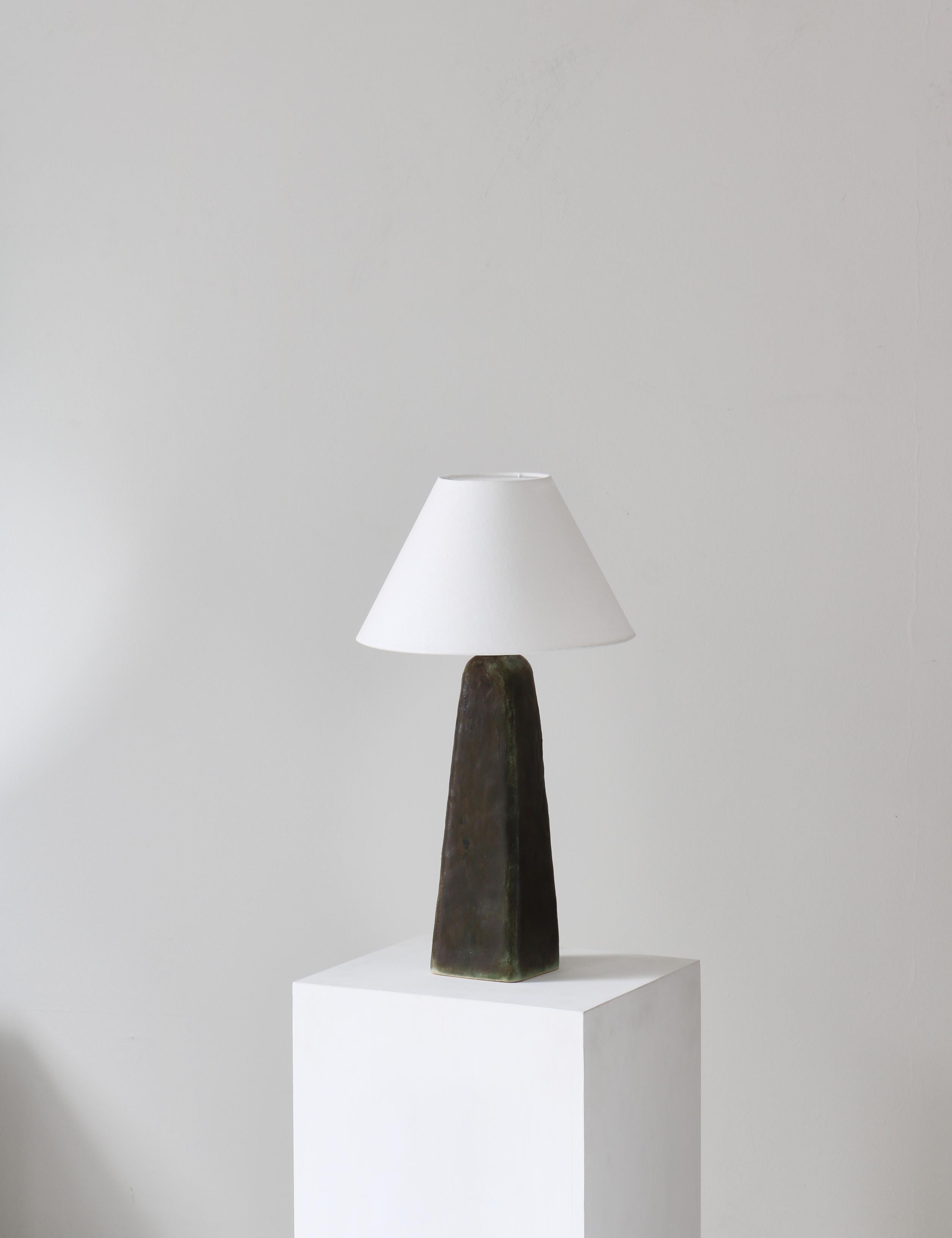 Unique stoneware table lamp made by Danish artist Eigil Hinrichsen in his own studio in the 1950s. The lamp base was handmade by the artist himself and decorated in a wonderful dark green glazing. Signed with monogram 