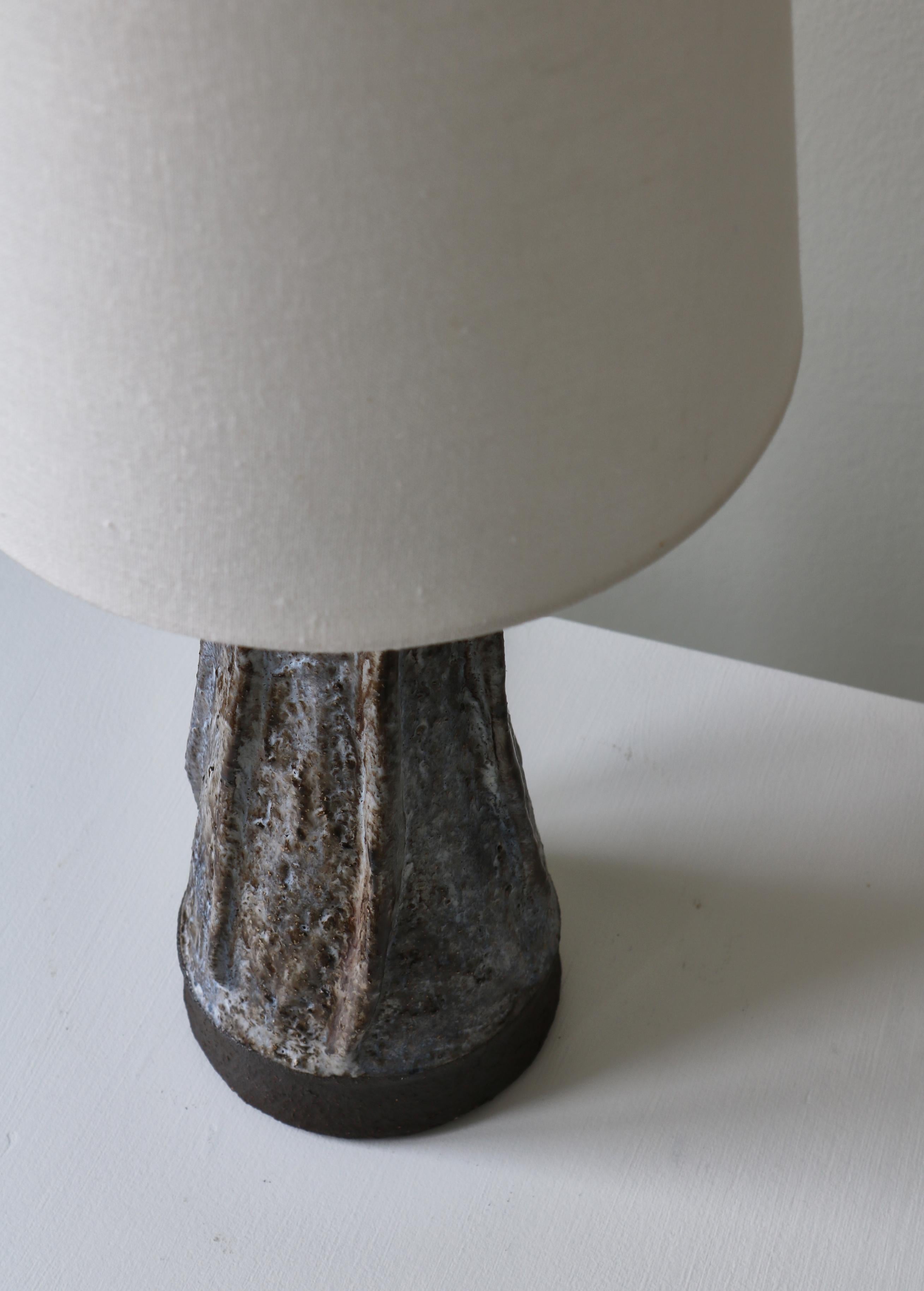 Lampe de table scandinave moderne en grès par Henri Ceramics, Danemark, années 1960 en vente 1