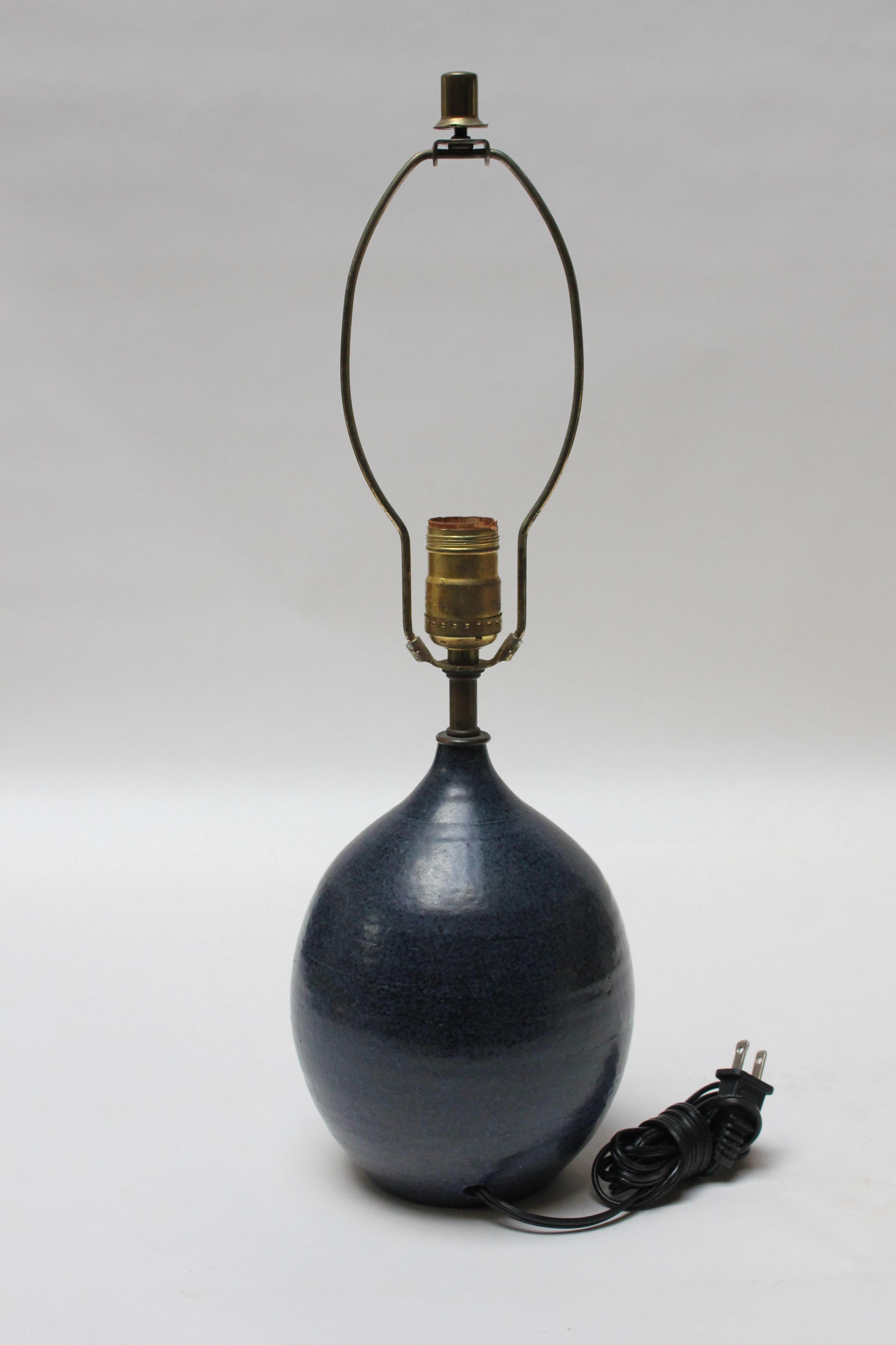 Mid-20th Century Scandinavian Modern Stoneware Table Lamp in Navy