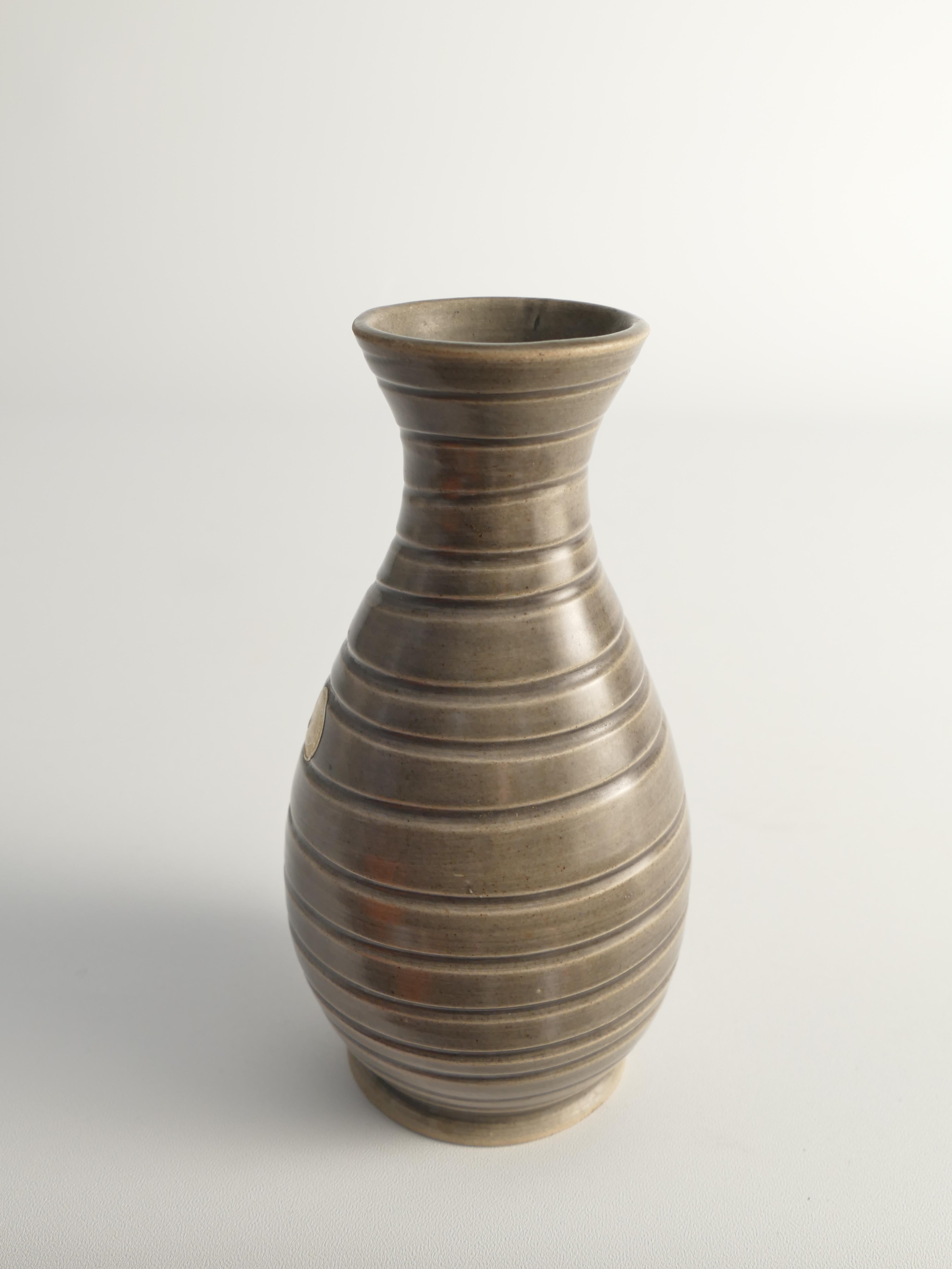 Scandinavian Modern Stoneware Vase attributed to Ewald Dahlskog for Bo Fajans For Sale 5