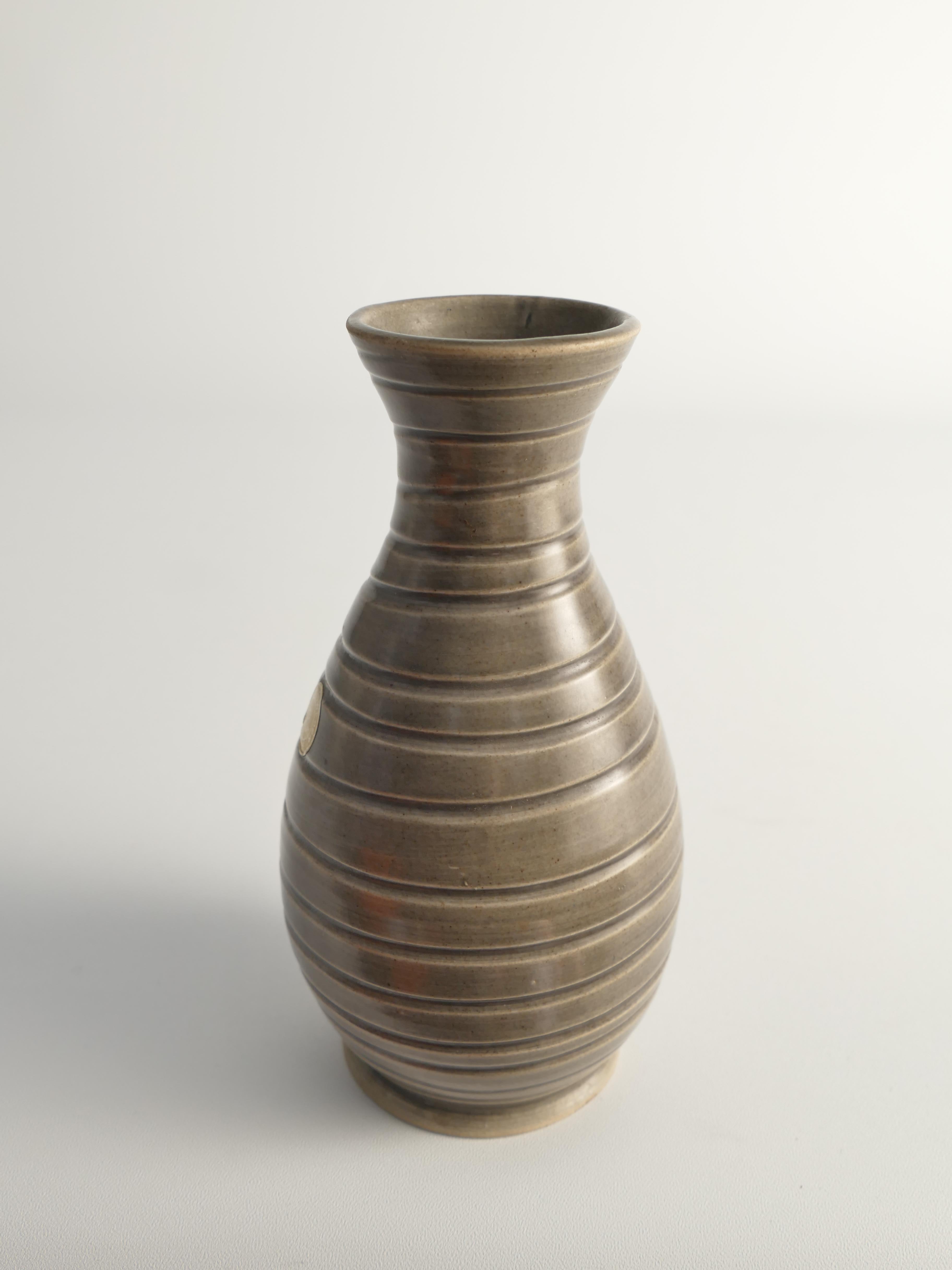 Scandinavian Modern Stoneware Vase attributed to Ewald Dahlskog for Bo Fajans For Sale 8