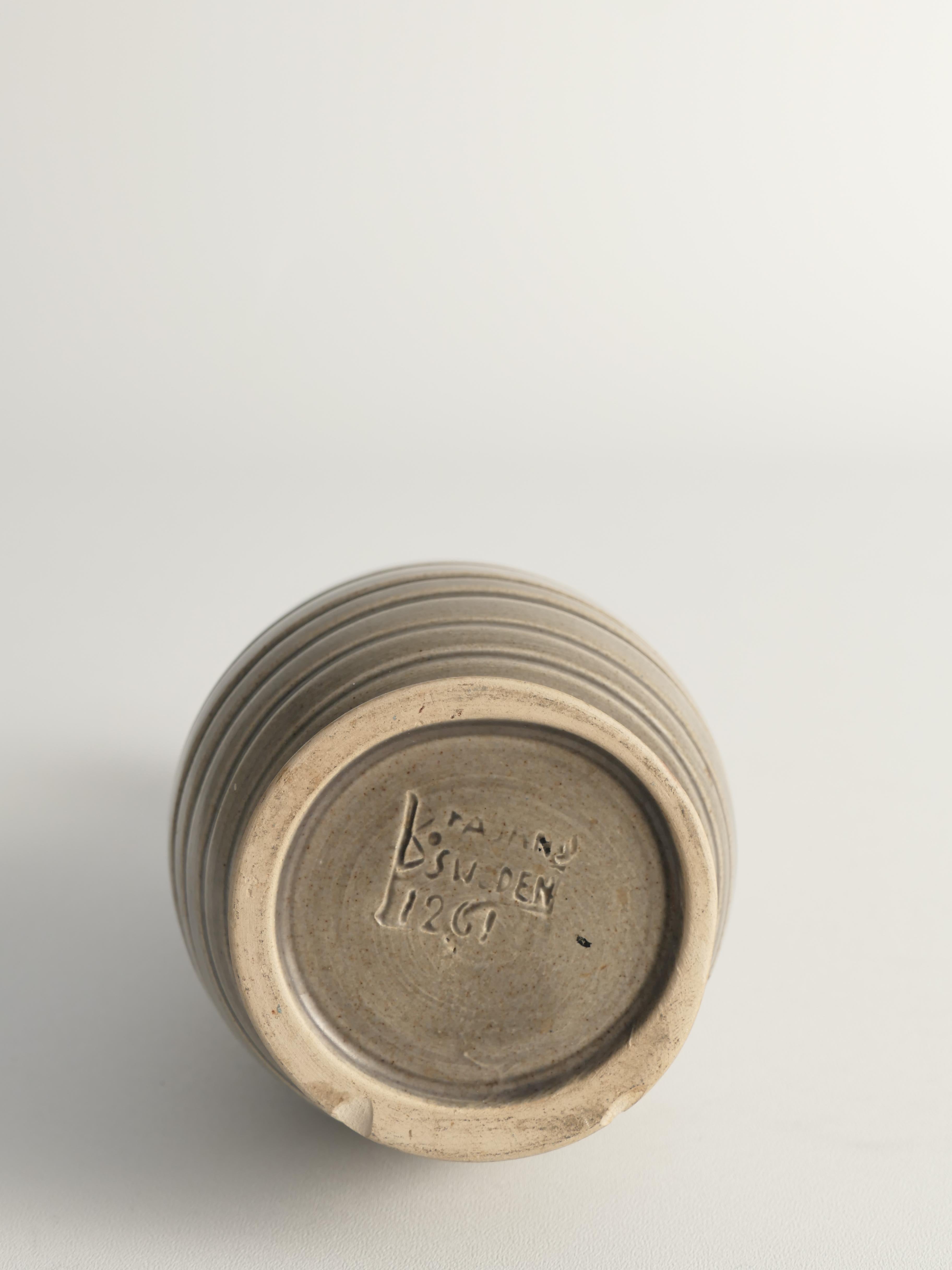 Scandinavian Modern Stoneware Vase attributed to Ewald Dahlskog for Bo Fajans For Sale 10