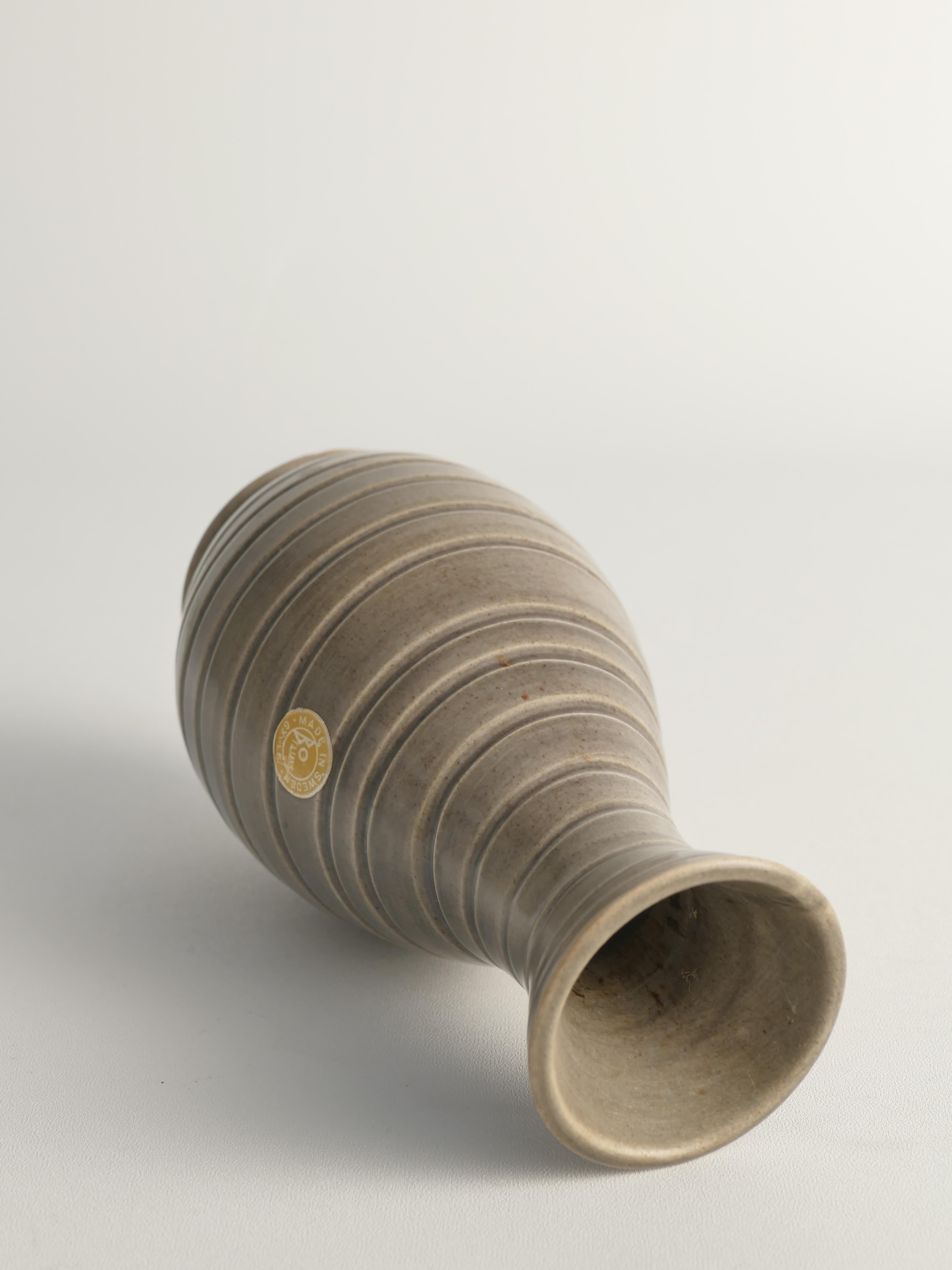 Scandinavian Modern Stoneware Vase attributed to Ewald Dahlskog for Bo Fajans For Sale 11