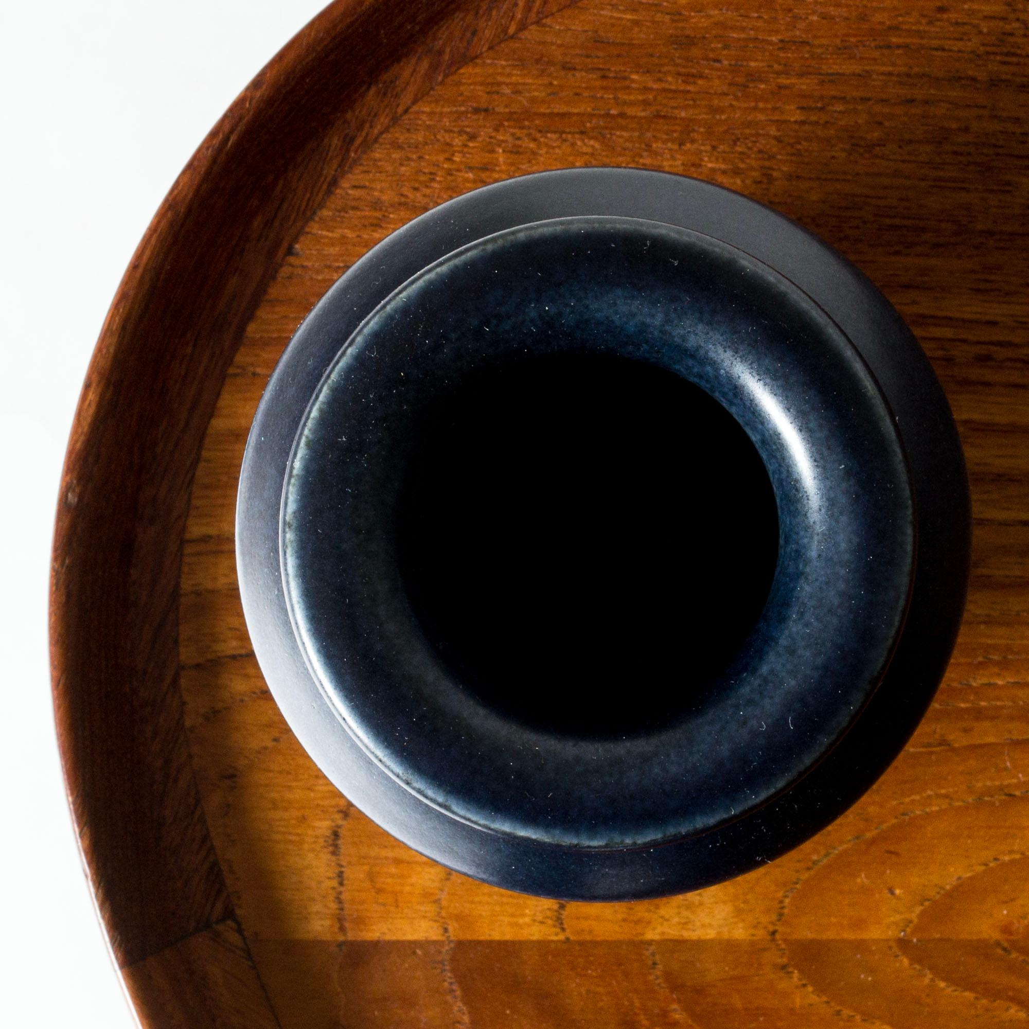 Svedese Scandinavian Modern Stoneware vase by Eric & Ingrid Triller, Tobo, Sweden, 1940s in vendita