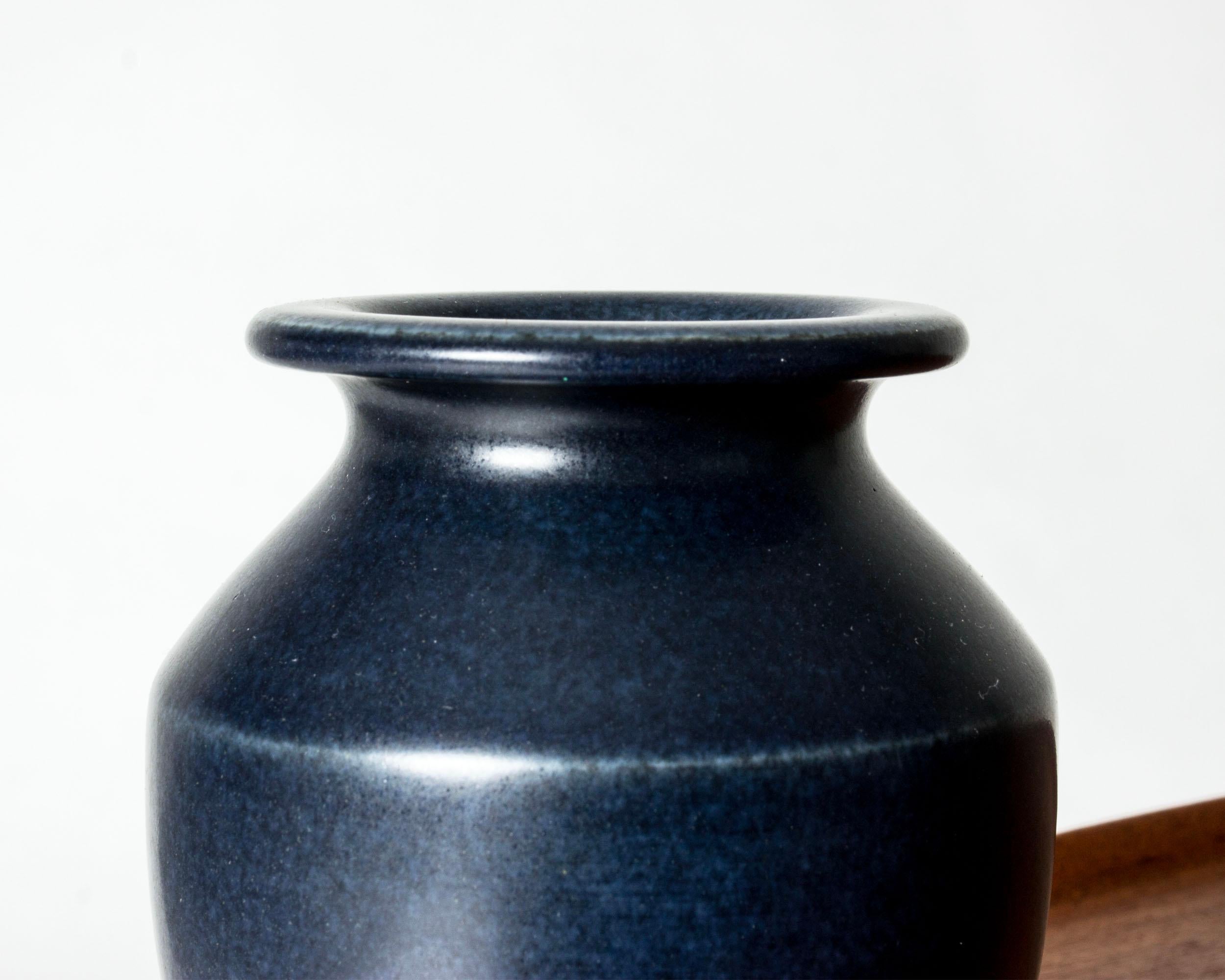 Scandinavian Modern Stoneware vase by Eric & Ingrid Triller, Tobo, Sweden, 1940s In condizioni buone in vendita a Stockholm, SE