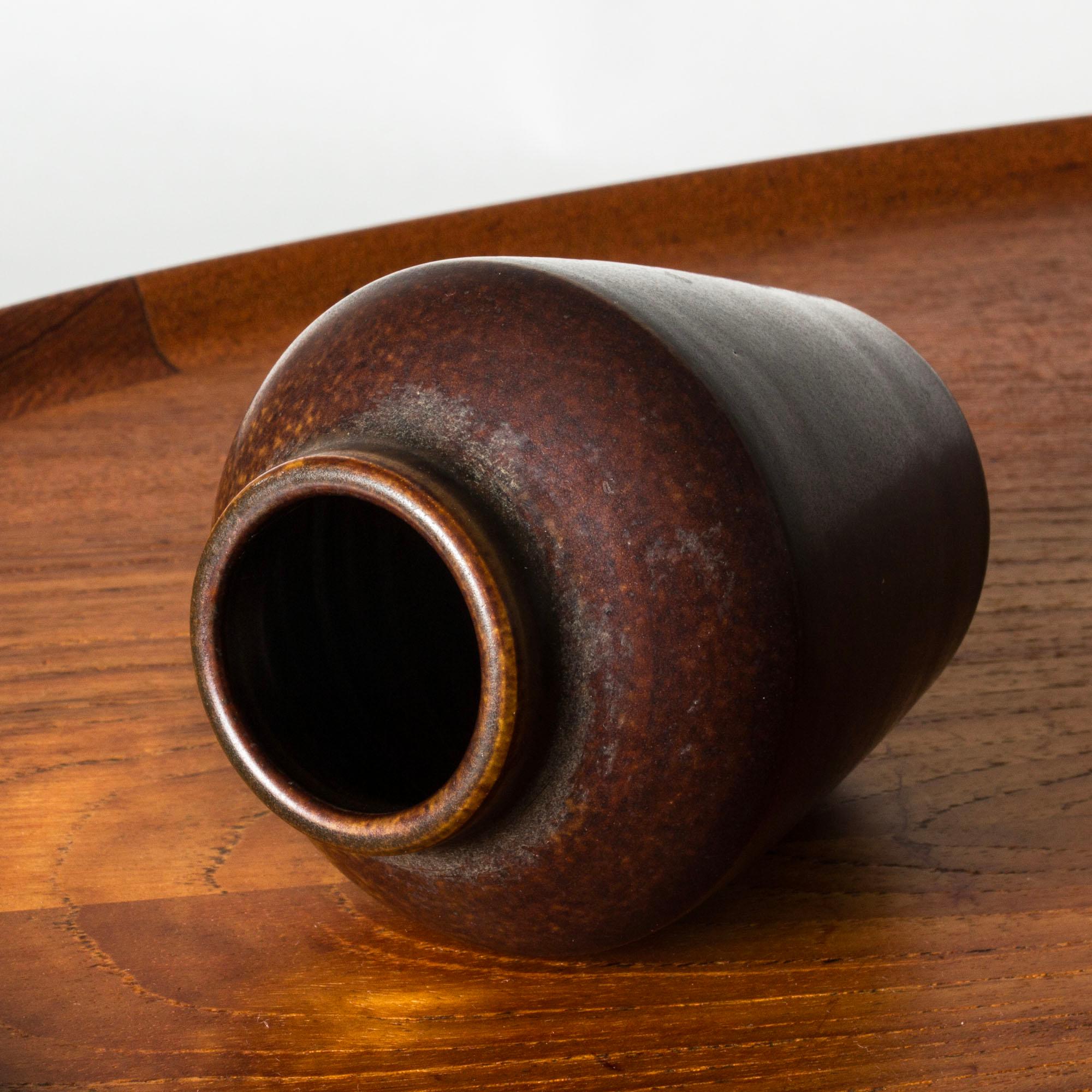 Scandinavian Modern Stoneware vase by Eric & Ingrid Triller, Tobo, Sweden, 1950s In Good Condition For Sale In Stockholm, SE
