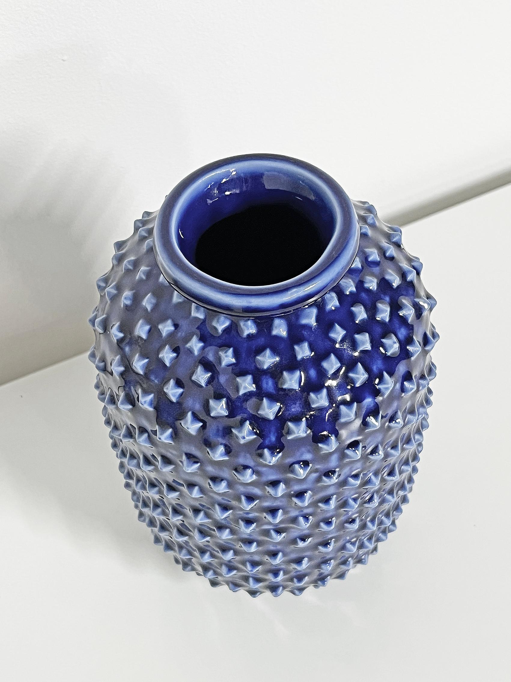 Vaso in gres di Gunnar Nylund per Rörstrand, 1950 ca. In condizioni buone in vendita a Örebro, SE