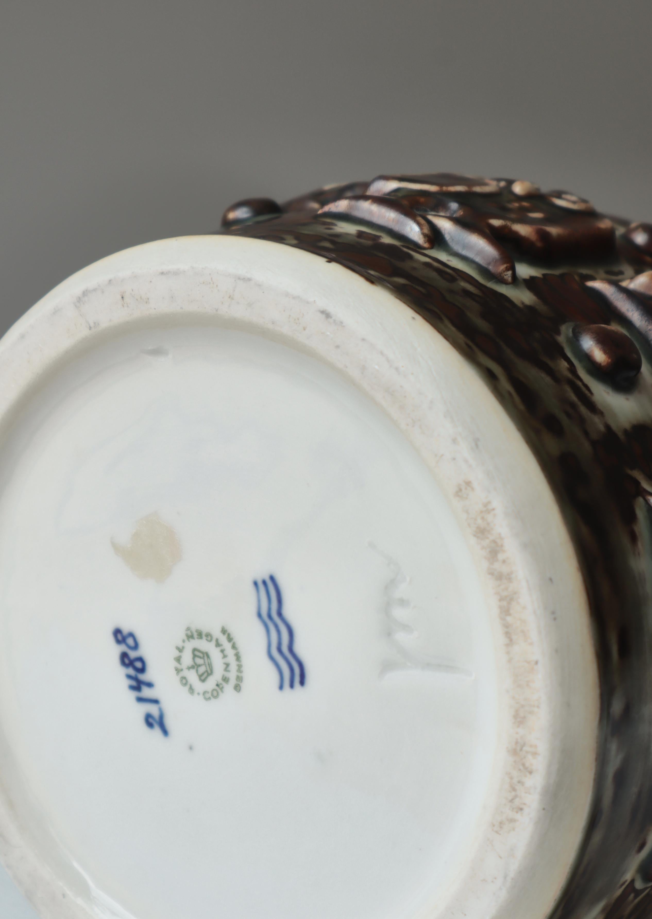 Scandinavian Stoneware Vase w. Owls by Jørgen Mogensen, Royal Copenhagen, 1960s en venta 1