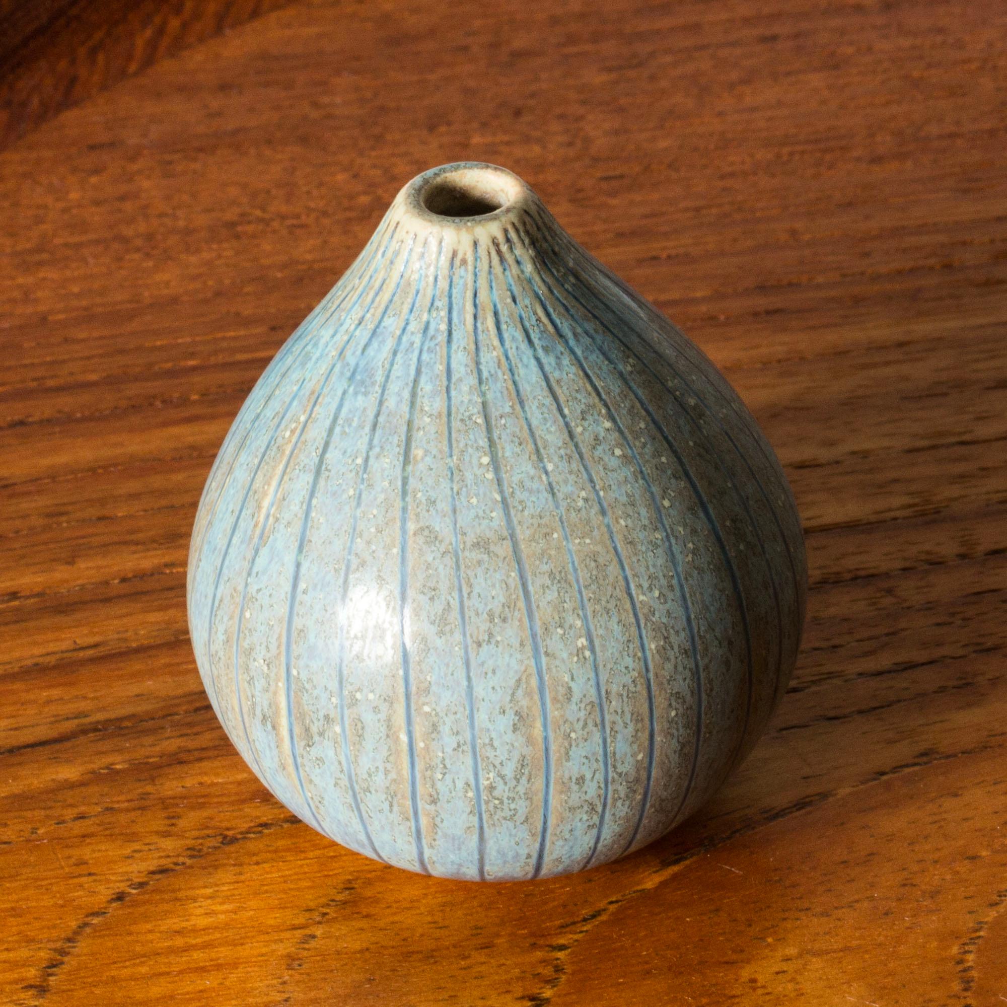Scandinavian Modern Stoneware vase by Stig Lindberg, Gustavsberg, Sweden, 1950s In Good Condition For Sale In Stockholm, SE