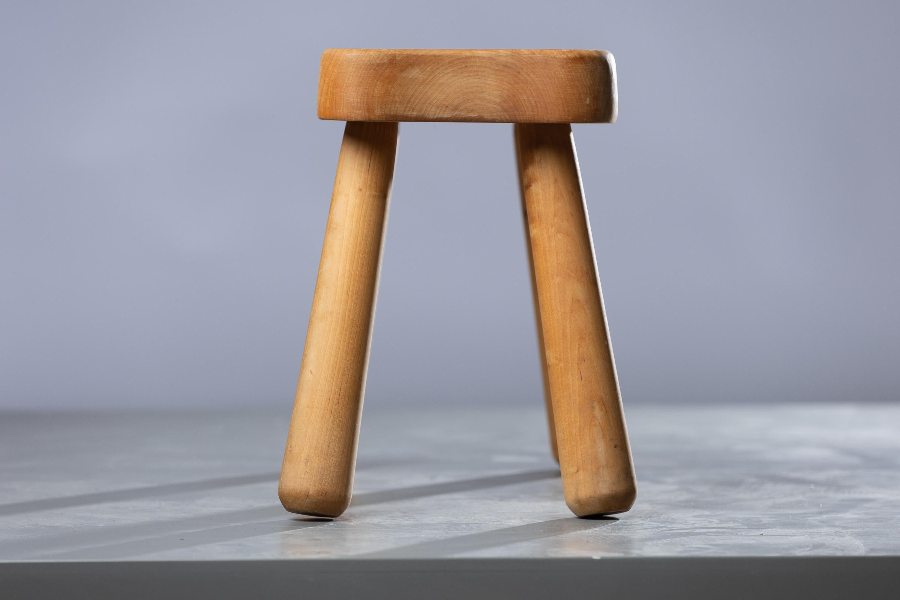 Scandinavian Modern stool of pine by Ingvar Hildingsson, signed. In Good Condition For Sale In Skå, SE