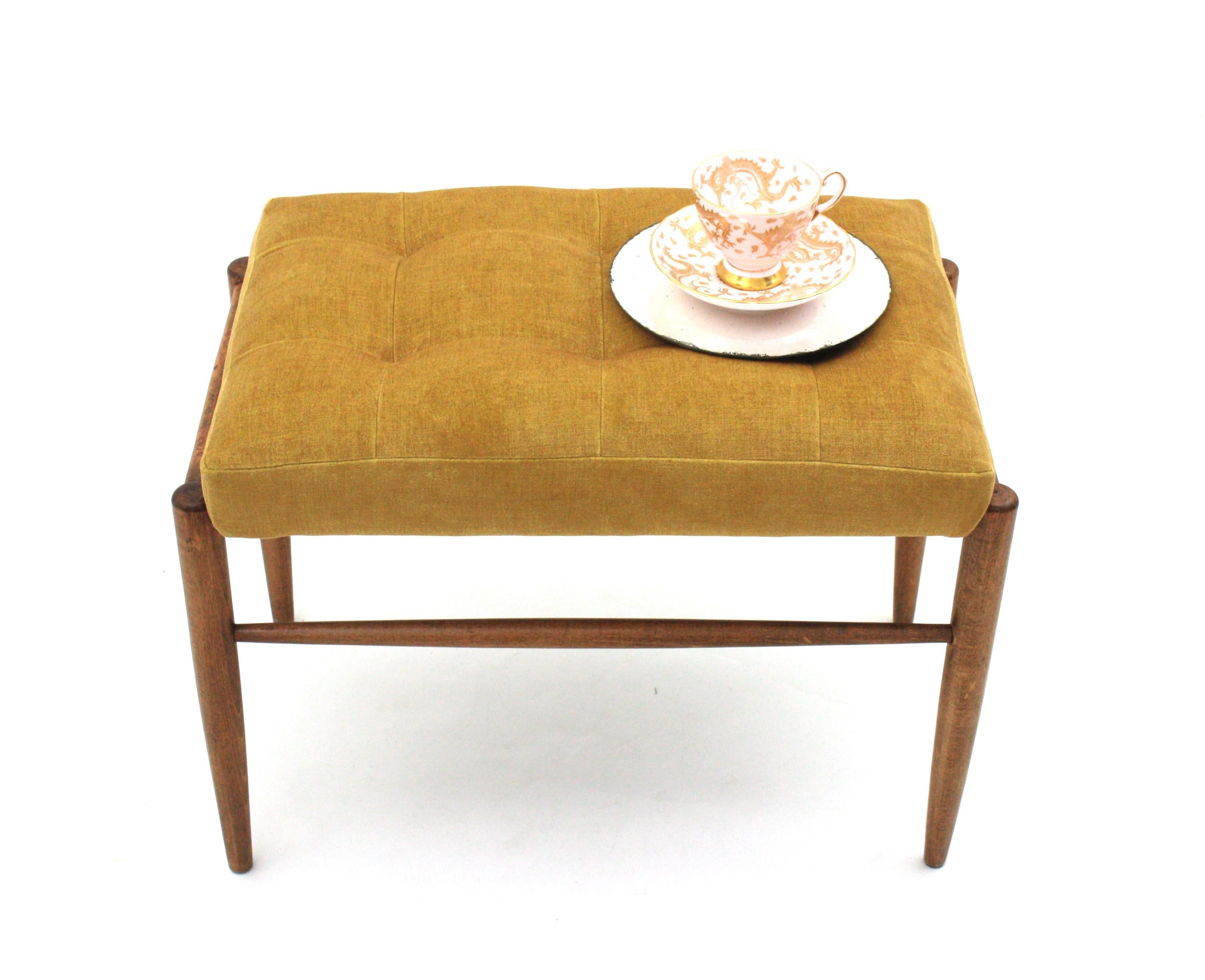 Eyecatching Scandinavian Style Beechwood Stool with Mustard Yellow Velvet Upholstery, 1950s
This Mid-Century Modernist rectangular stool or small bench was handcrafted in Spain inspired by scandinavian designs.
It has a clean design with stretchers