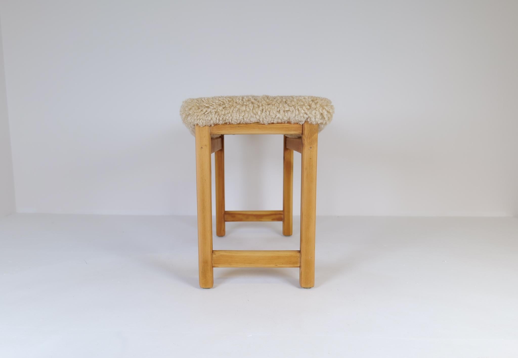 Scandinavian Modern Stool Pine and Sheepskin, Sweden, 1970s For Sale 2