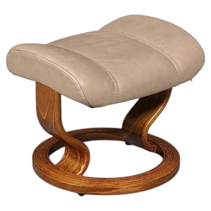 Scandinavian Modern Stressless Tan Leder Ottomane von Ekornes