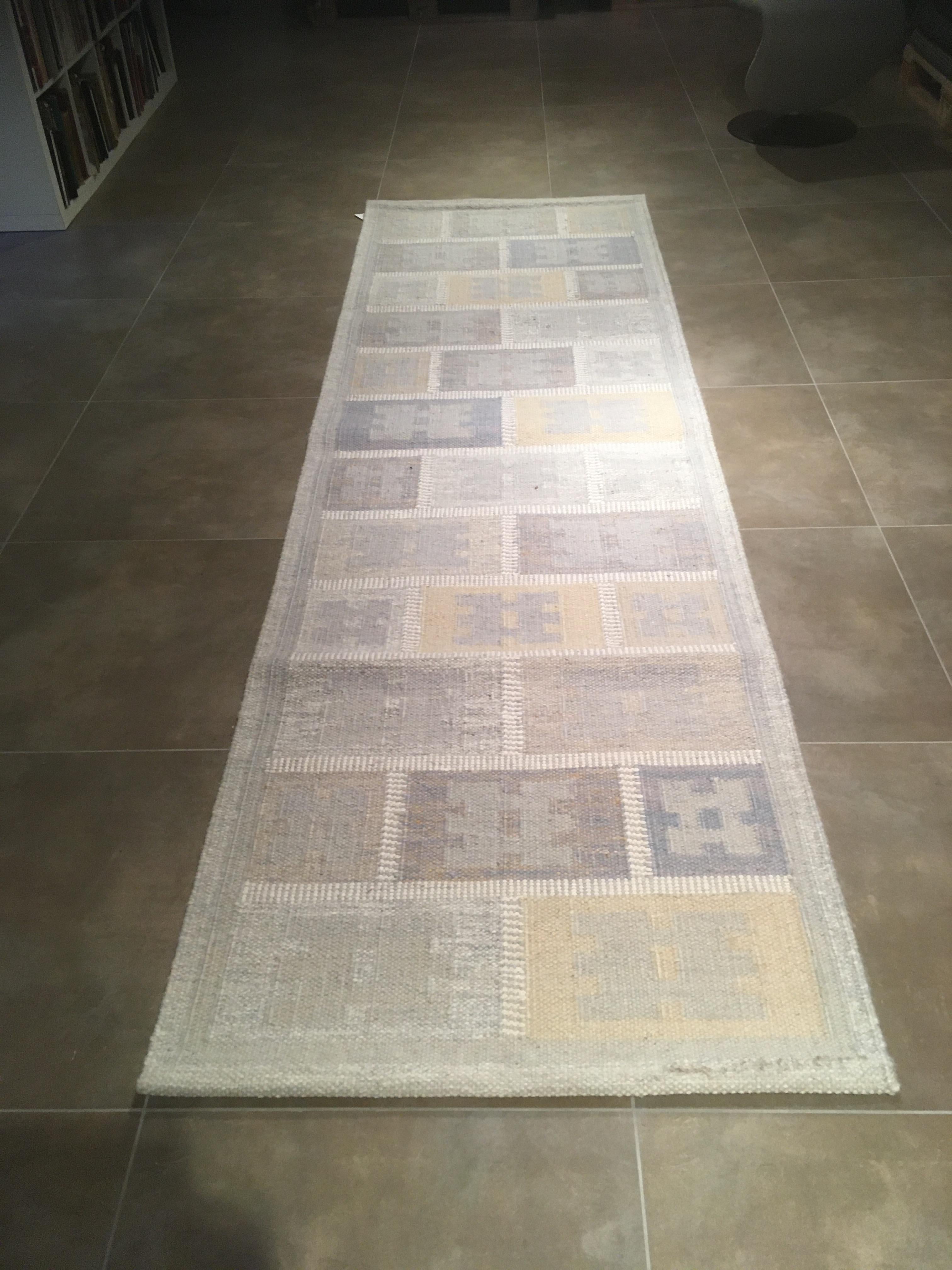 Scandinavian Modern Style Kilim Carpet For Sale 4