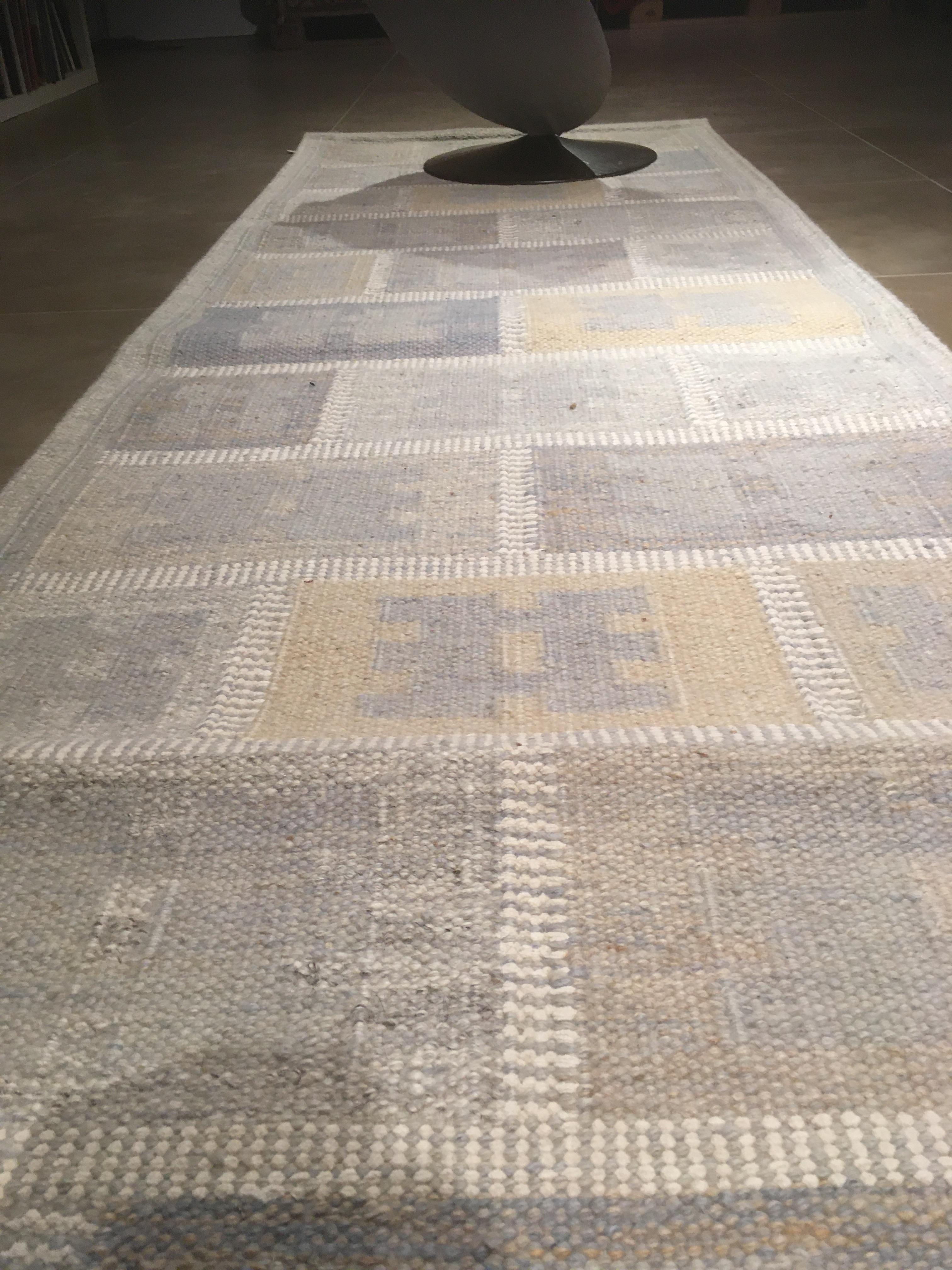 Indian Scandinavian Modern Style Kilim Carpet For Sale