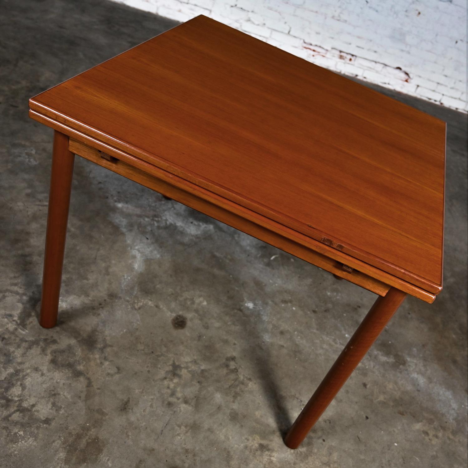 20th Century Scandinavian Modern Style Teak Square Extension Dining Table Made in Singapore For Sale