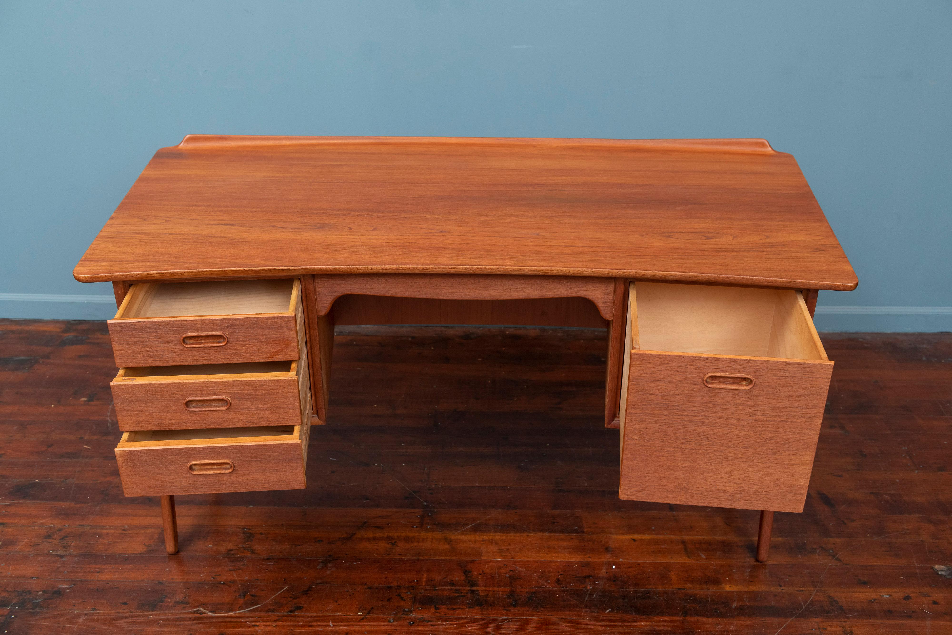 Scandinavian Modern Svend Aage Madsen Desk for Sigurd Hansen In Good Condition In San Francisco, CA