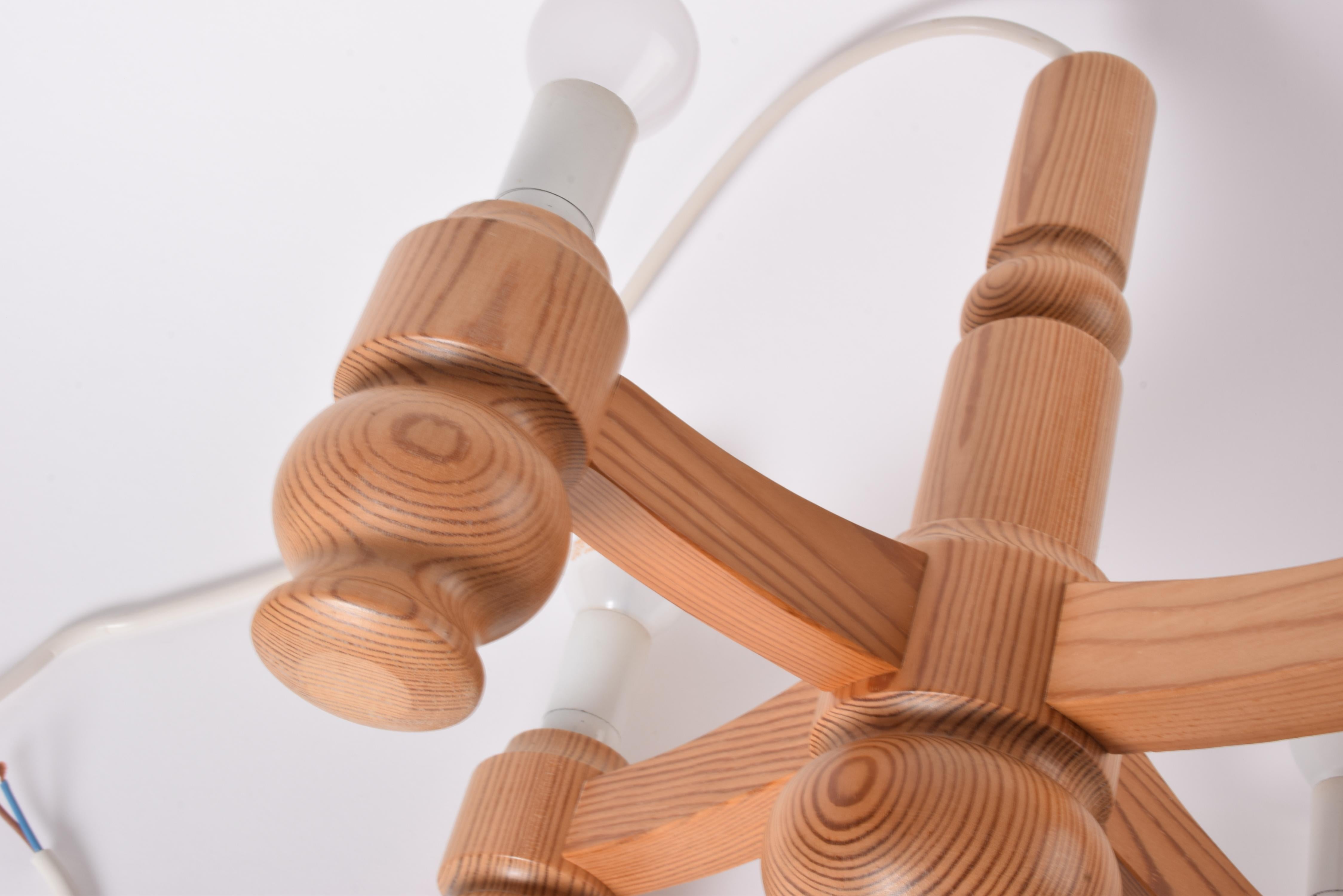 Scandinavian Modern Scandinavian Design Lampadario in legno di pino con 4 bracci Svezia anni '70 in vendita 3