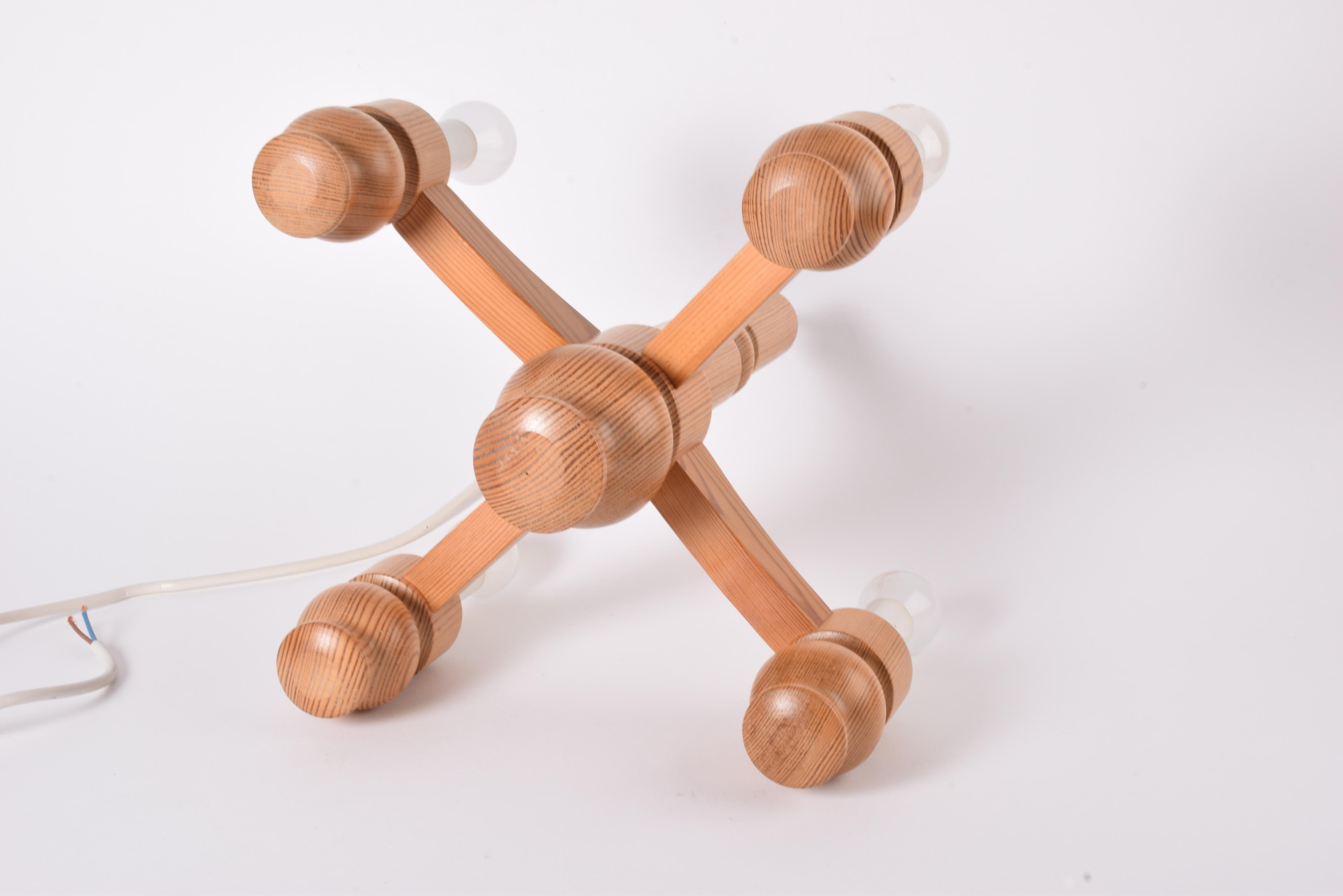 Scandinavian Modern Scandinavian Design Lampadario in legno di pino con 4 bracci Svezia anni '70 in vendita 4