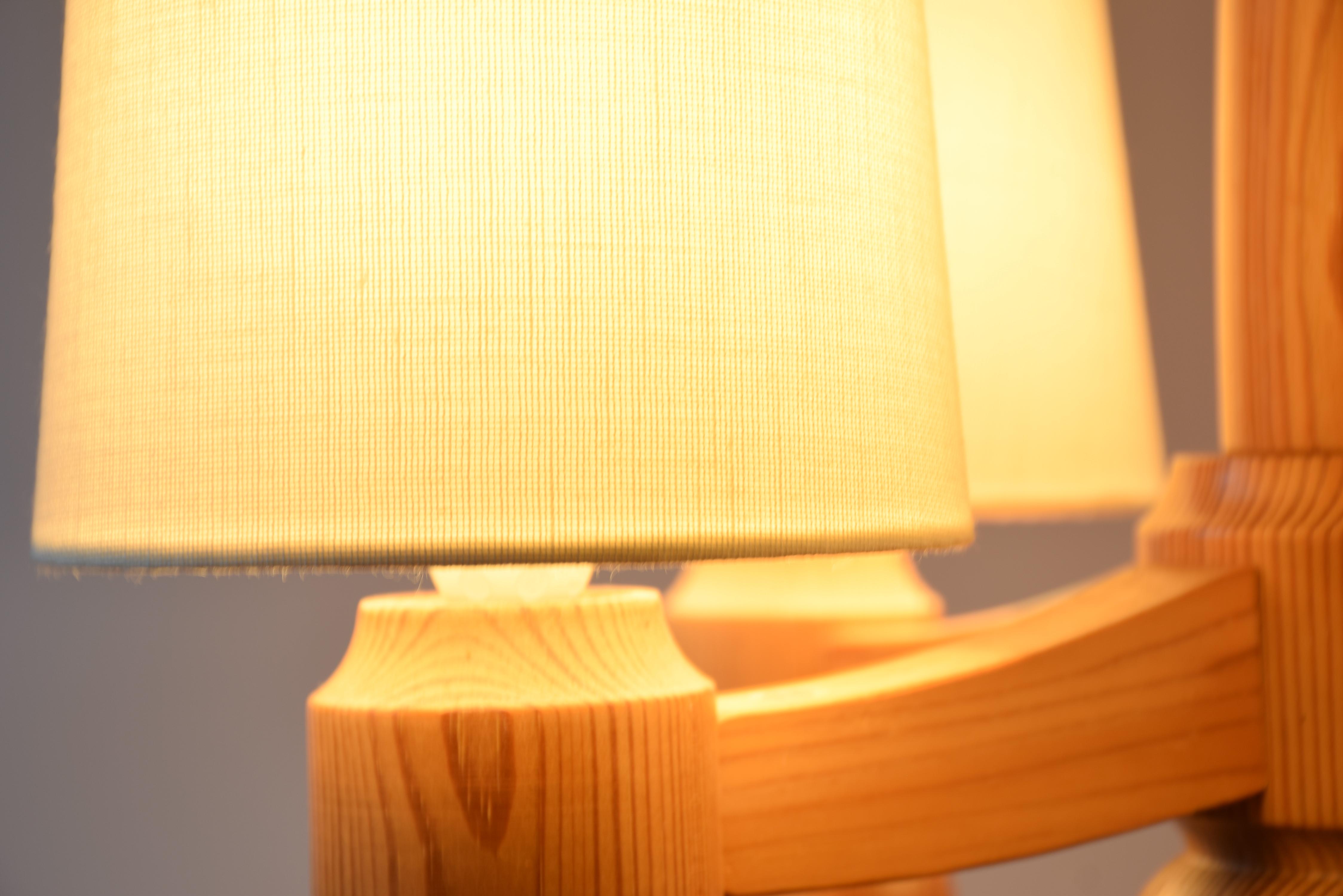 Svedese Scandinavian Modern Scandinavian Design Lampadario in legno di pino con 4 bracci Svezia anni '70 in vendita