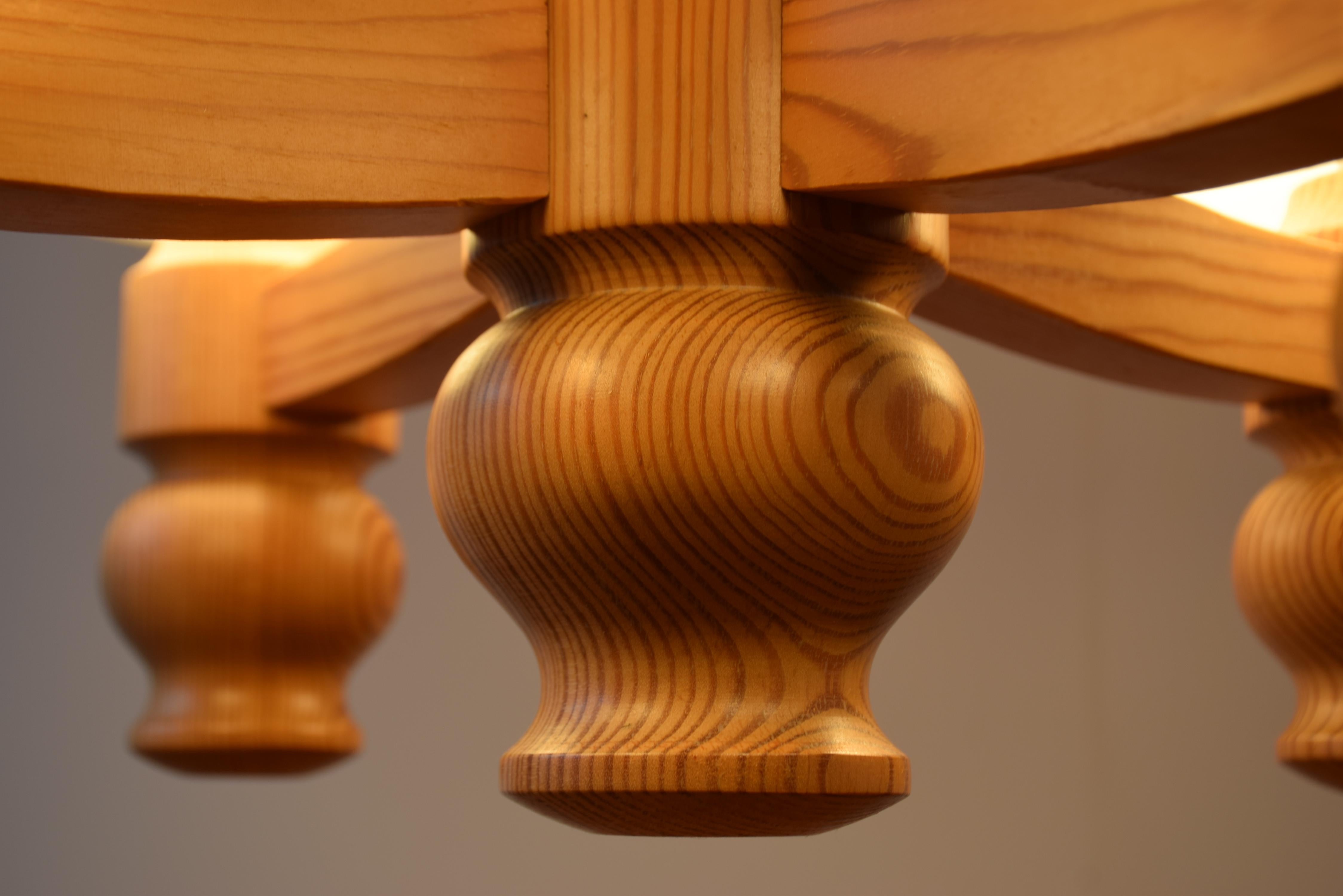 Tessuto Scandinavian Modern Scandinavian Design Lampadario in legno di pino con 4 bracci Svezia anni '70 in vendita