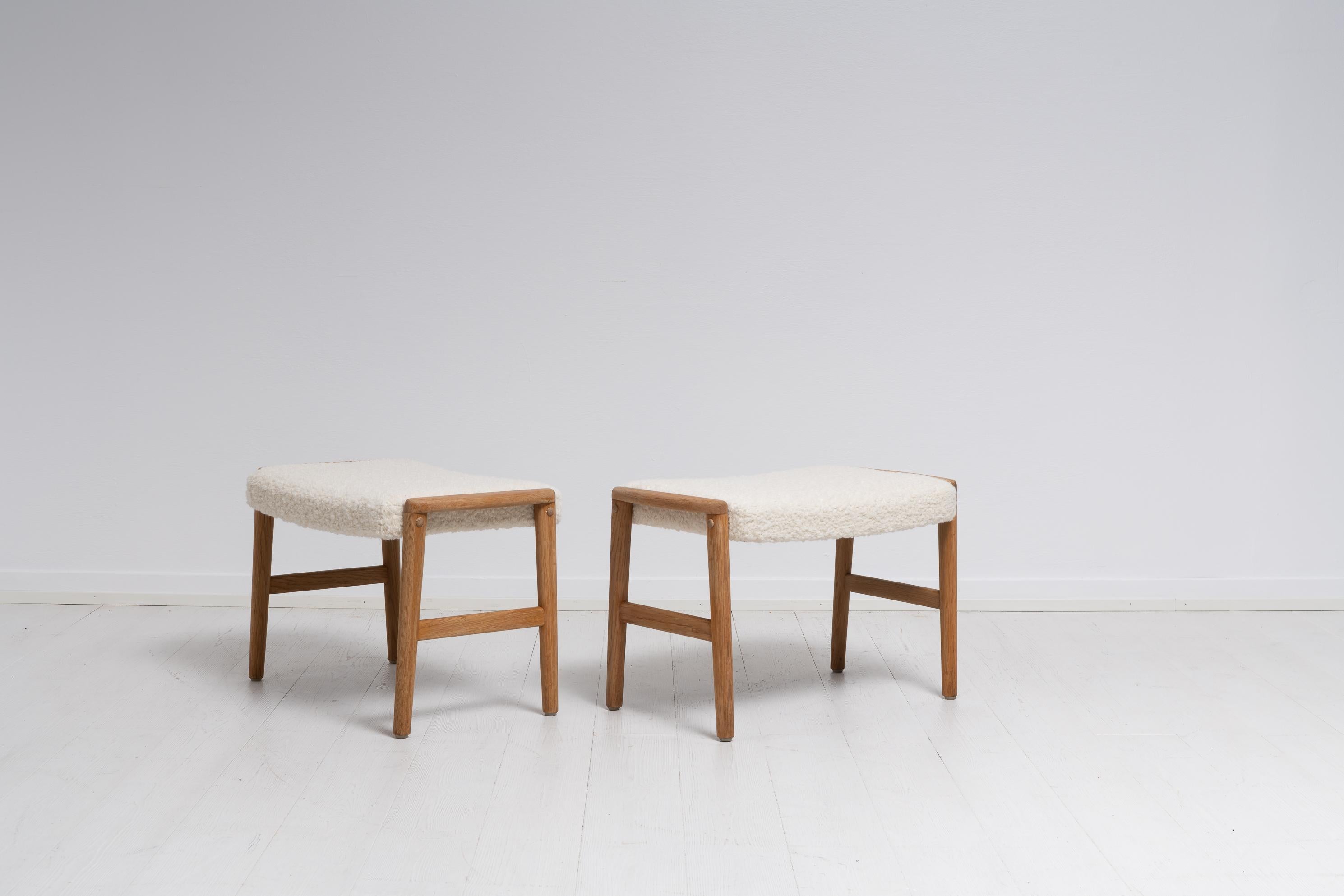 Scandinavian modern footstools in oak from Sweden made around the 1960s. The stools are oak and newly upholstered. The cushions are upholstered with a special kind of white bouclé fabric called Makalu from Finnish Lauritzon’s. Small and convenient