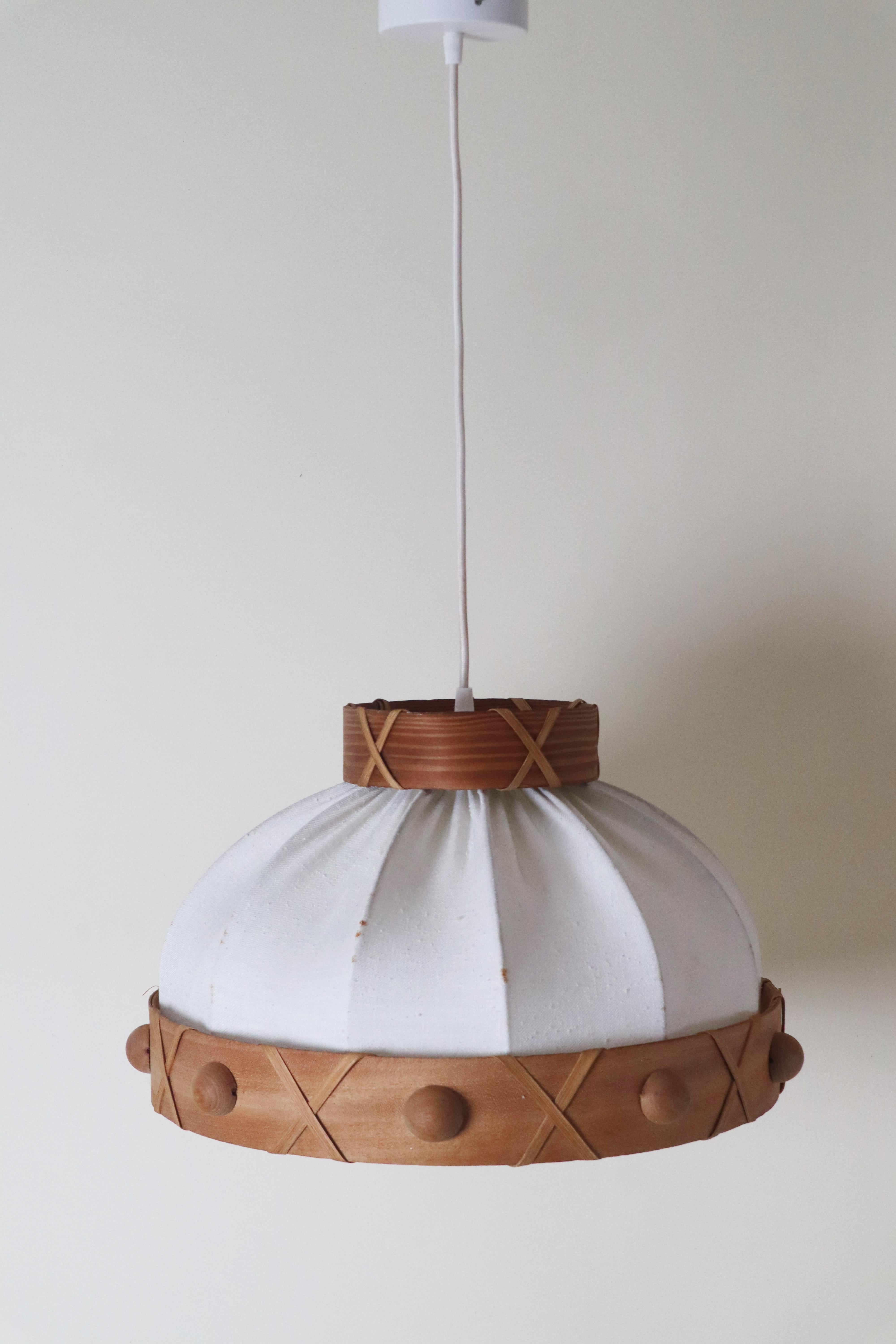 Svedese Scandinavian Modern Swedish Pendant Lamp Made Of Pine Chipboard And Fabric in vendita