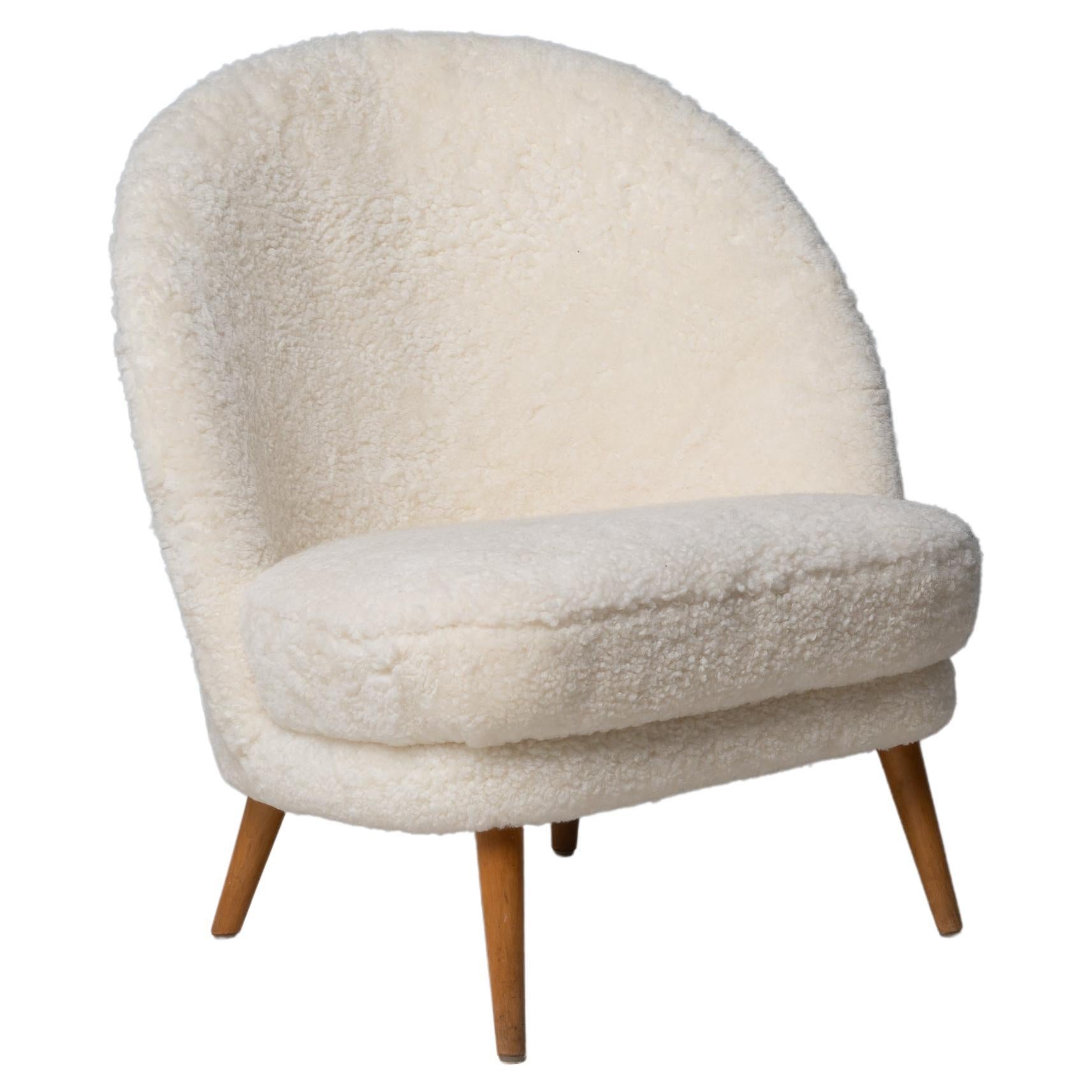 Scandinavian Modern Swedish White Sheepskin Easy Chair Attributed to Arne Norell For Sale
