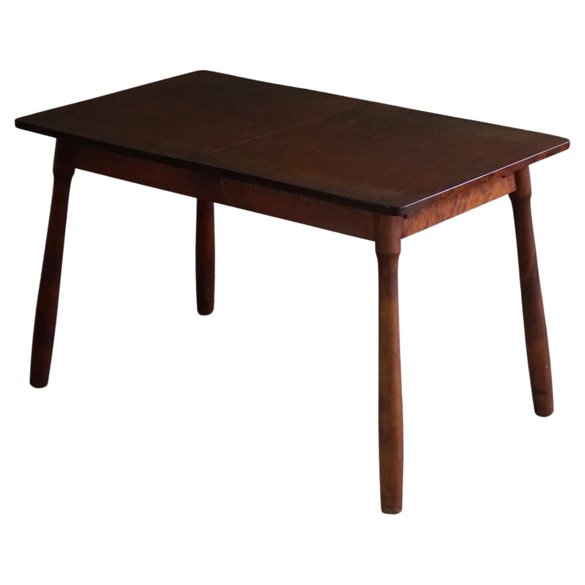 Skandinavische Moderne, Tisch aus Buche mit Clubbeinen, Arnold Madsen, hergestellt in den 1940er Jahren