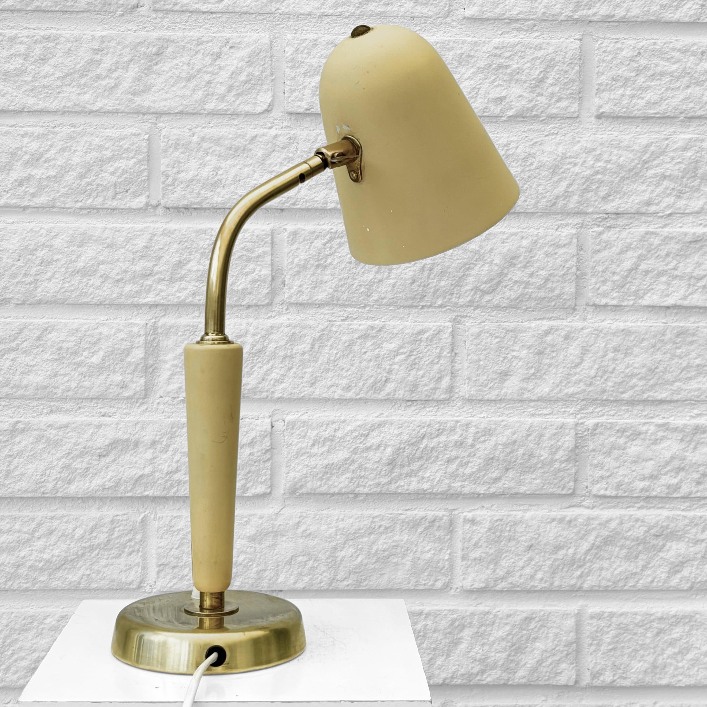 Lámpara de mesa moderna escandinava, Bertil Brisborg, Nordiska Kompaniet, década de 1940 en Bueno estado para la venta en Forserum, SE