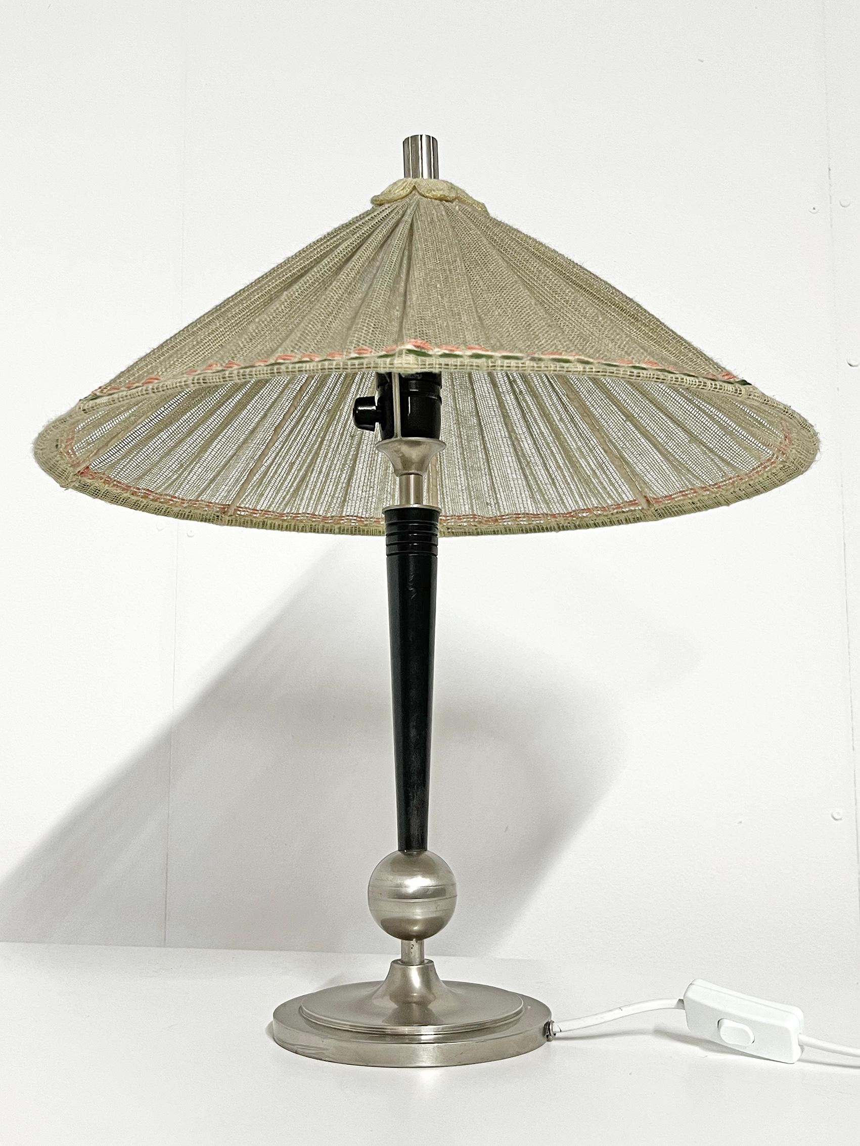 Suédois Lampe de table moderne scandinave par Böhlmarks 1940's en vente