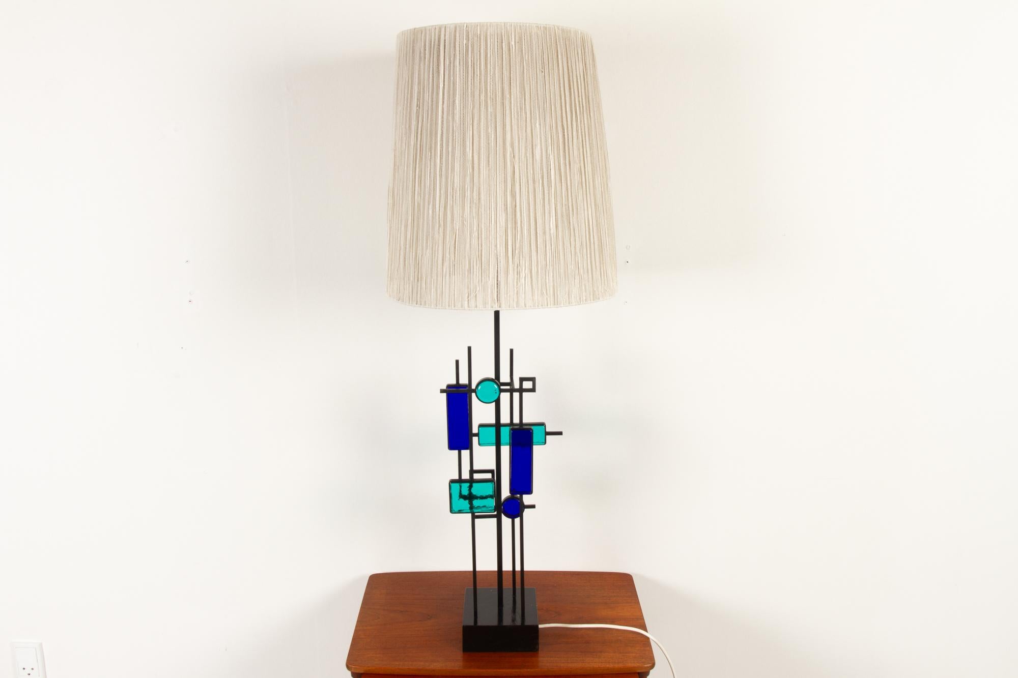 Scandinavian Modern table lamp by Svend Aage Holm Sørensen for Holm Sørensen & Co, Denmark 1960s
Very tall table lamp in black lacquered iron and colored glass in blue and green. Including the rare original lamp shade. Base in black lacquered